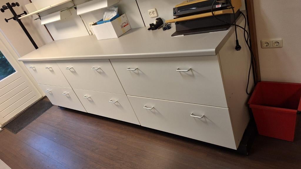Praktische ladekast met veel opbergruimte, Ophalen, Overige materialen, Gebruikt, Functioneel, modern
