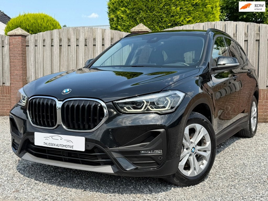 BMW X1 XDrive25e Business Edition Plus VOL LEER STOELVERWARM, Auto's, BMW, 125 pk, Gebruikt, Zwart, Zwart