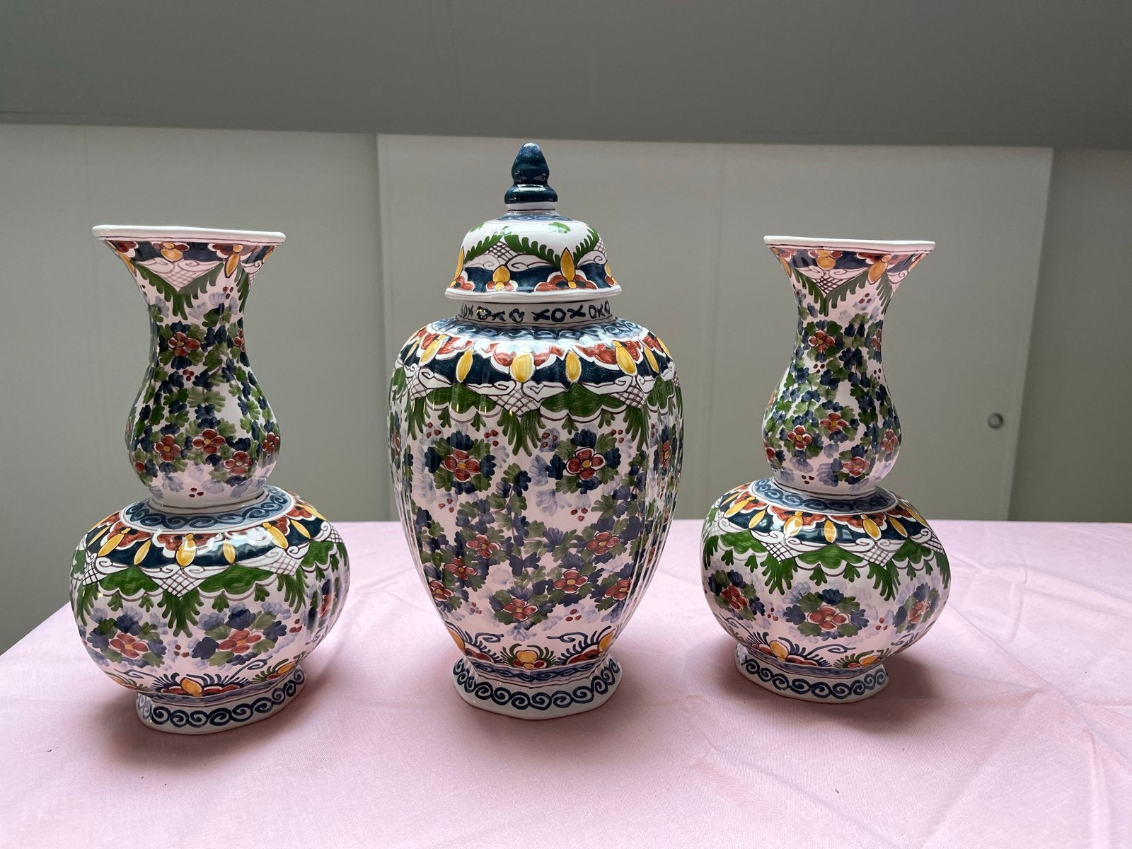 Makkum Aardewerk Driedelige Set, Ophalen