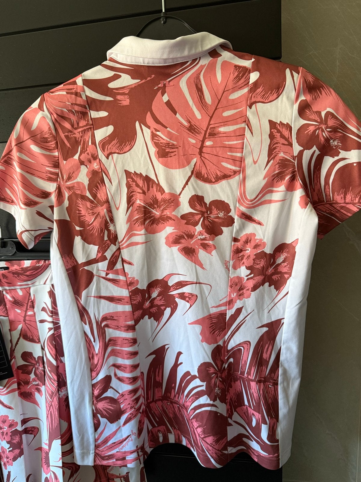 J.Lindeberg golfset: polo en rok in tropische print, Maat 38/40 (M), Verzenden, Nieuw, Roze