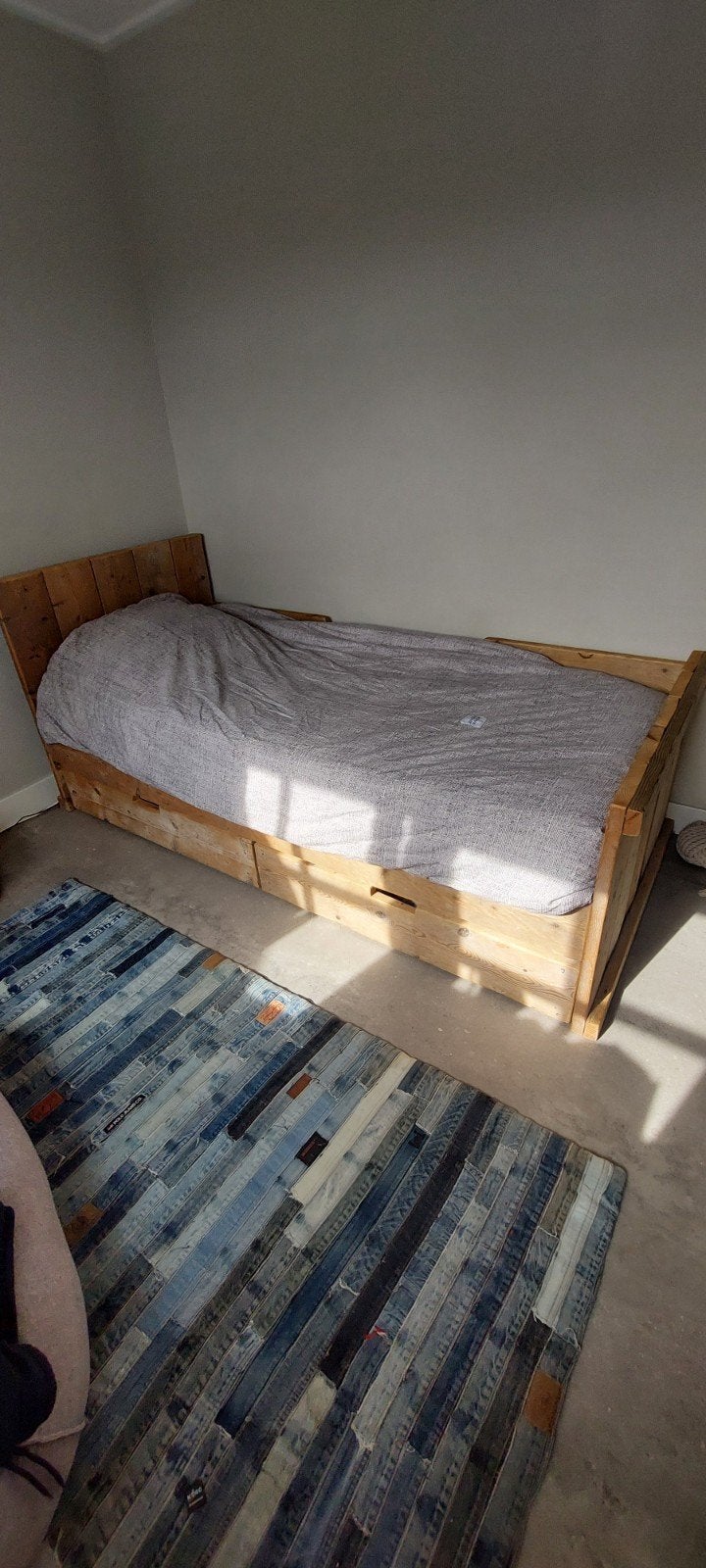 Steigerhouten eenpersoonsbed met opberglades, Ophalen, Gebruikt, 90 cm, Eenpersoons