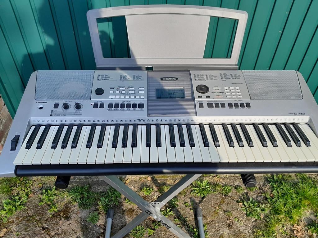 Yamaha psr E413 piano met stekker, maar kan ook op batterij, Muziek en Instrumenten, Keyboards, Ophalen, 61 toetsen, Yamaha