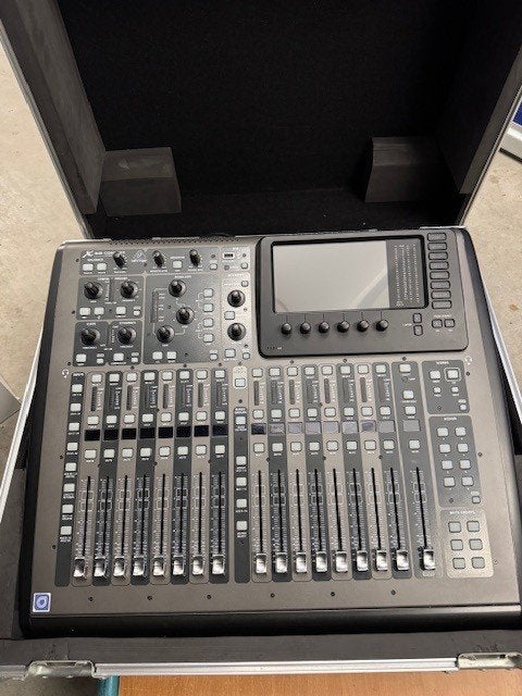 Behringer X32 Compact - Nieuwstaat - € 850,-, Muziek en Instrumenten, Mengpanelen, Zo goed als nieuw, 20 kanalen of meer, Microfooningang