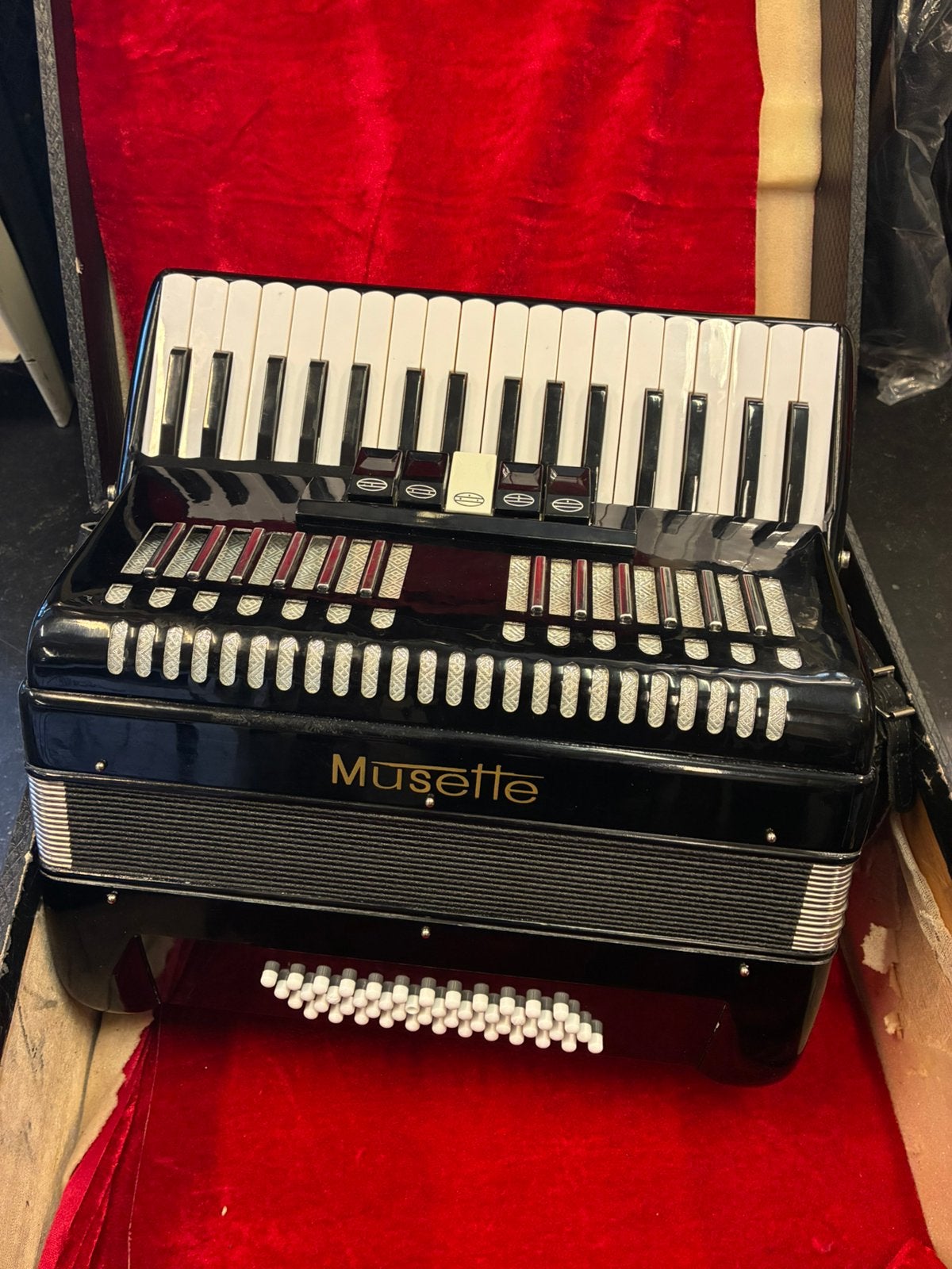 Musette klavieraccordeon 34 toetsen 48 bassen 5 registers, Muziek en Instrumenten, Accordeons, Met koffer, Toetsaccordeon, Ophalen
