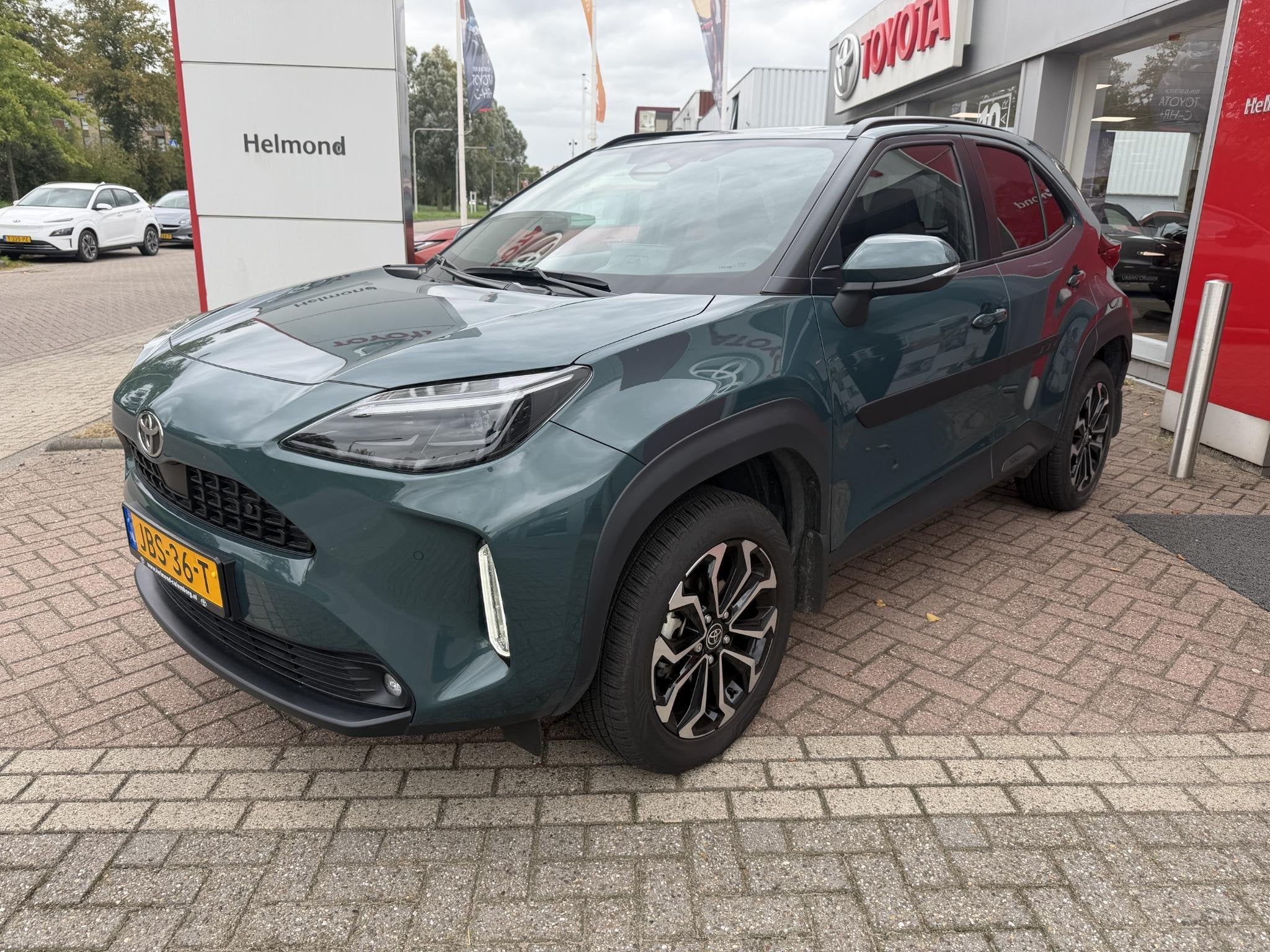 Toyota Yaris Cross 1.5 Hybrid 130 Dynamic, Auto's, Dealer onderhouden, Stof, Gebruikt, Hybride Elektrisch/Benzine