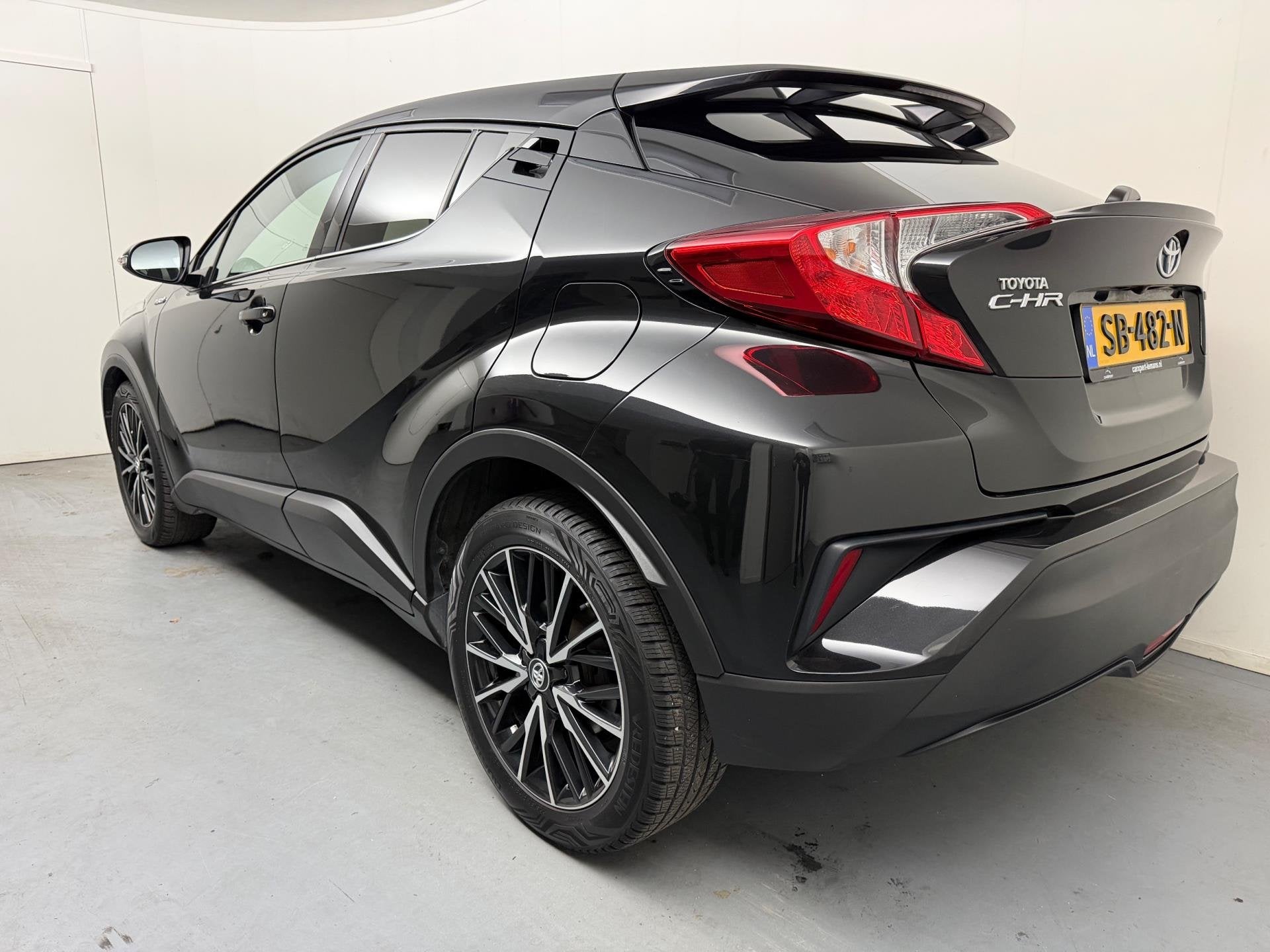 Toyota C-HR 1.8 Hybrid Dynamic # Camera # Navi # 18" # Nap #, Dealer onderhouden, Euro 6, 4 cilinders, Zwart