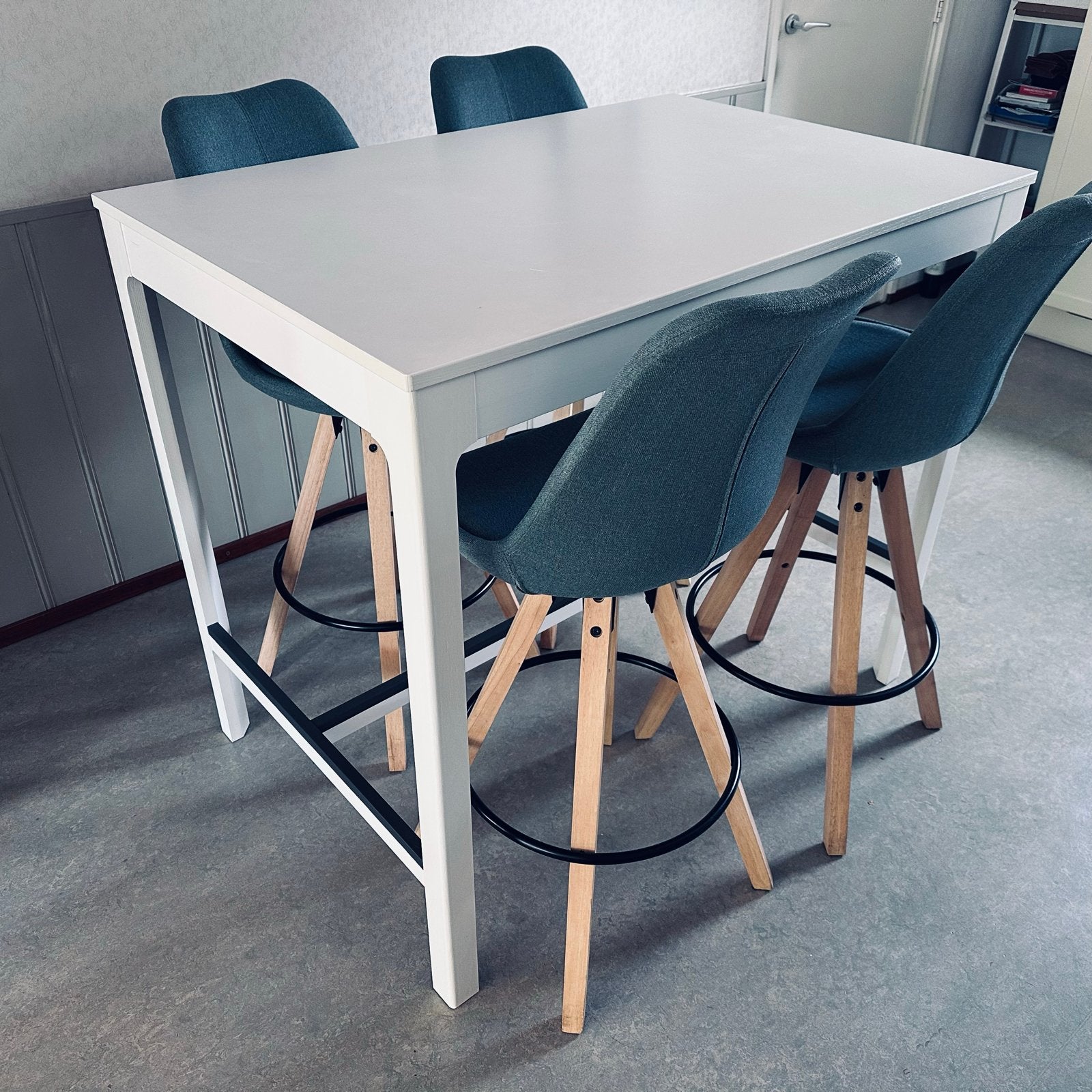 IKEA EKEDALEN Bartafel met 4 Barkrukken, Gebruikt, 100 tot 150 cm, Vier personen, Rechthoekig