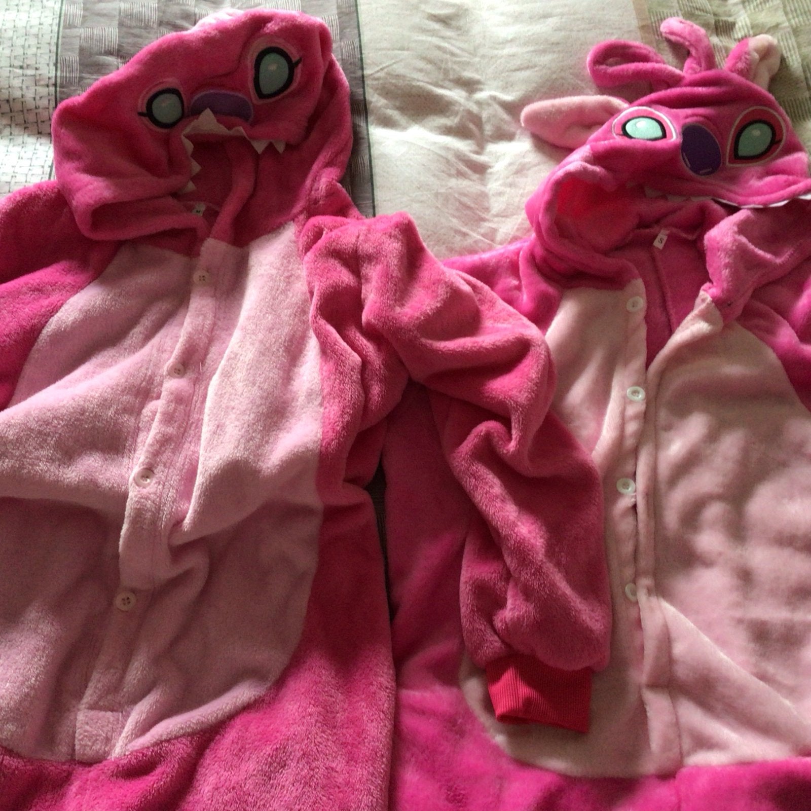 2 stuks Roze Stitch Kigurumi Onesie - Maat M en Maat S, Kleding, Ophalen, Maat 38/40 (M), Overige thema's