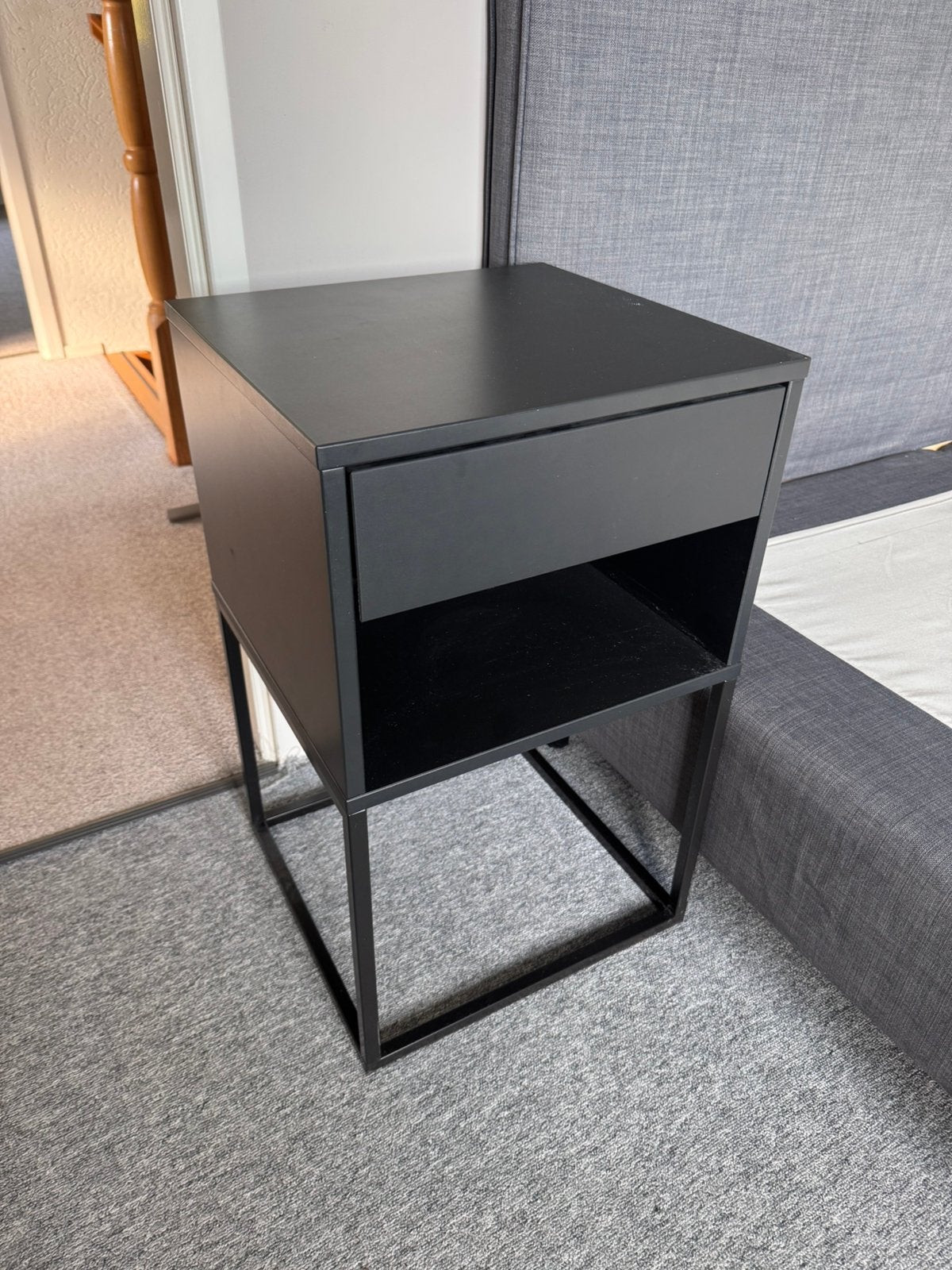 IKEA VIKHAMMER nachtkastjes 2X Zwart, Huis en Inrichting, Slaapkamer | Nachtkastjes, Ophalen, Zo goed als nieuw, Minder dan 45 cm