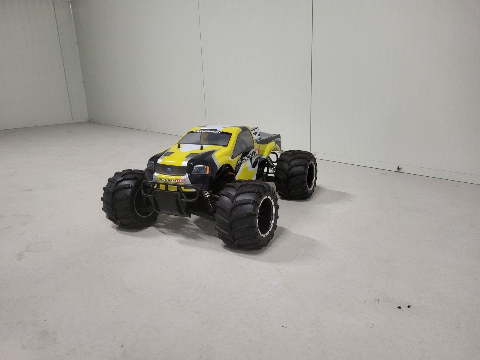 Hpi maverick black-out 32cc, Ophalen of Verzenden, Overige schalen, Nitro, Auto offroad