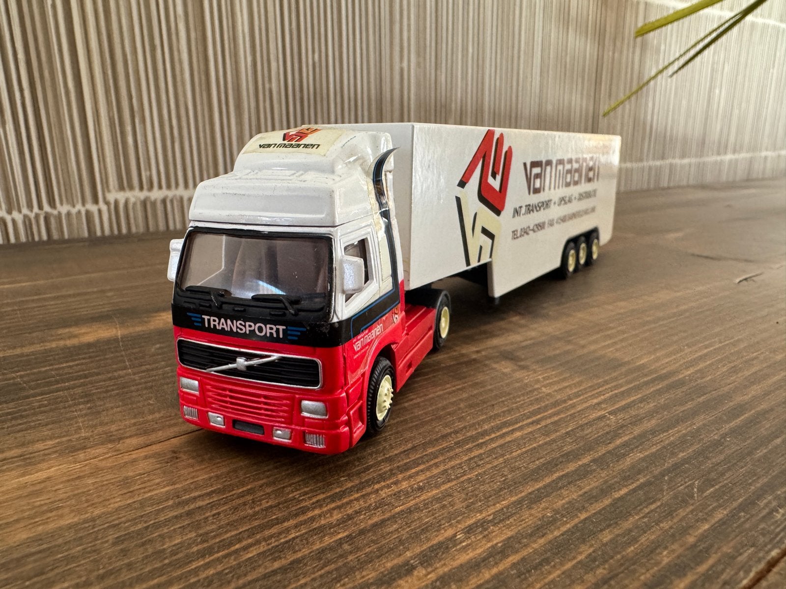 Kentoys Limeted Volvo vrachtwagen met oplegger 'Van Maanen', Ophalen of Verzenden, Gebruikt, Bus of Vrachtwagen