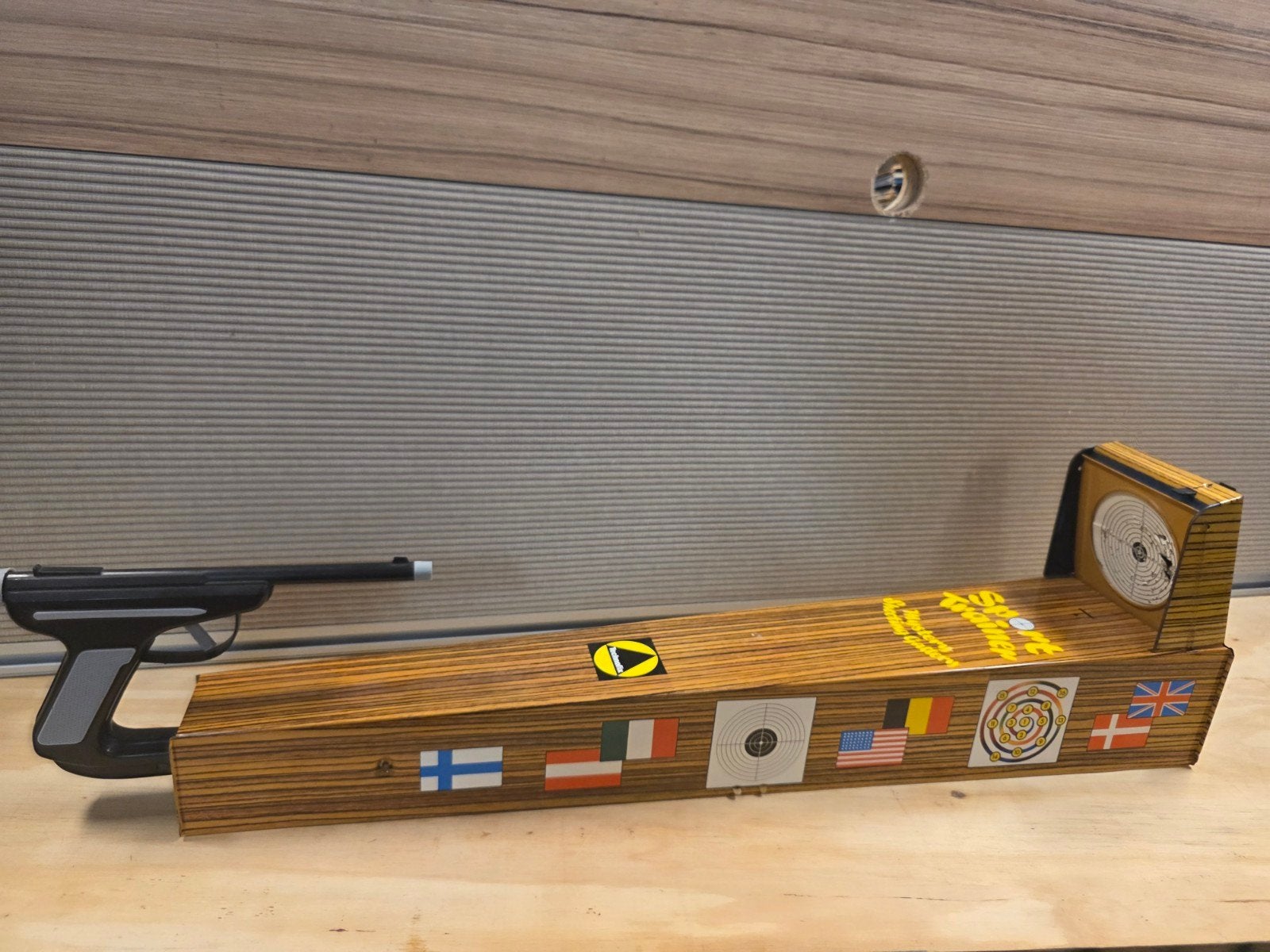 Vintage Sport Trainer Mystery Shooting Gallery met pistool, Blikken, Gebruikt, Blikken speelgoed, Ophalen of Verzenden