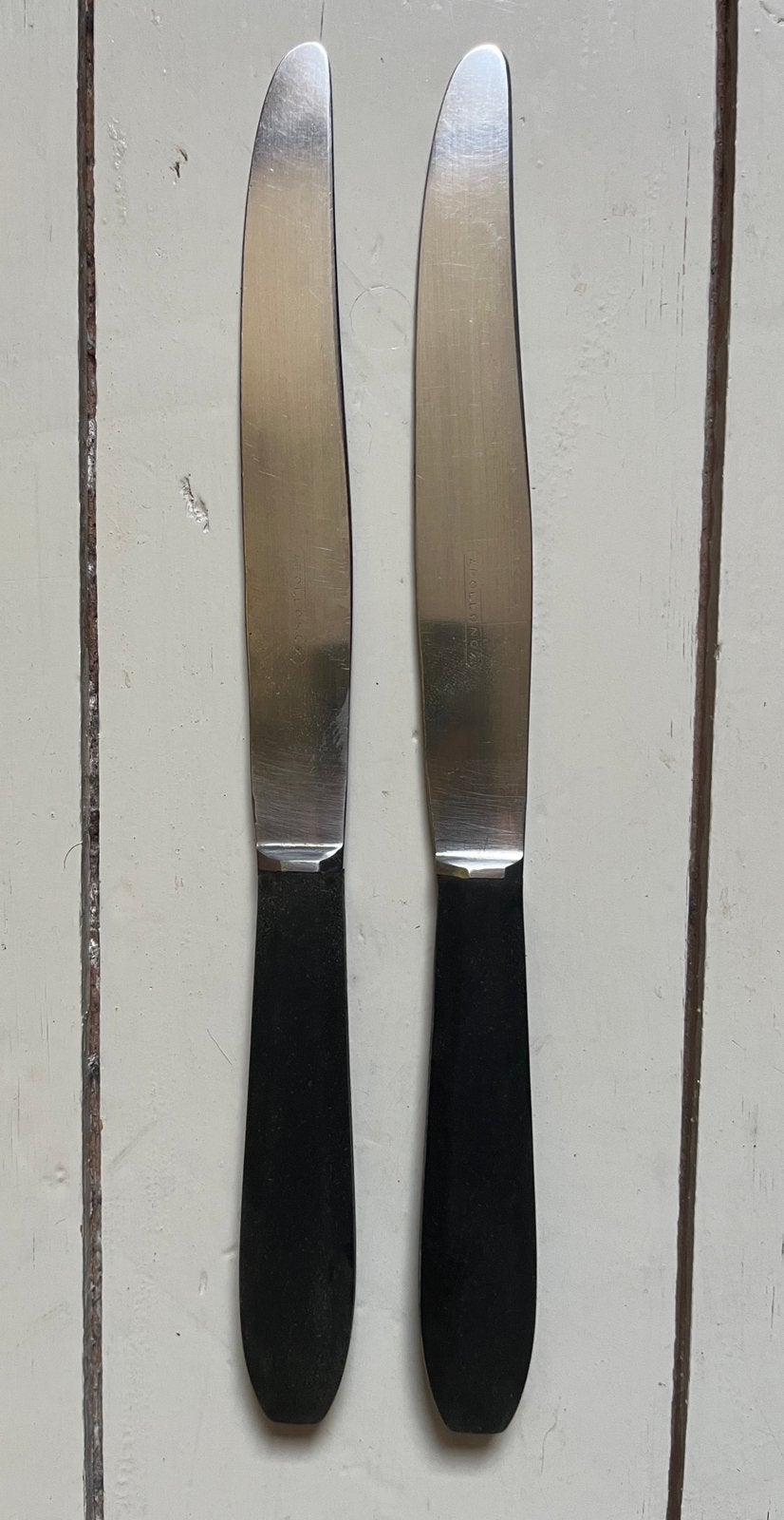 2 vintage tafelmessen met bakelieten handvat, apollonox, Antiek en Kunst, Ophalen of Verzenden