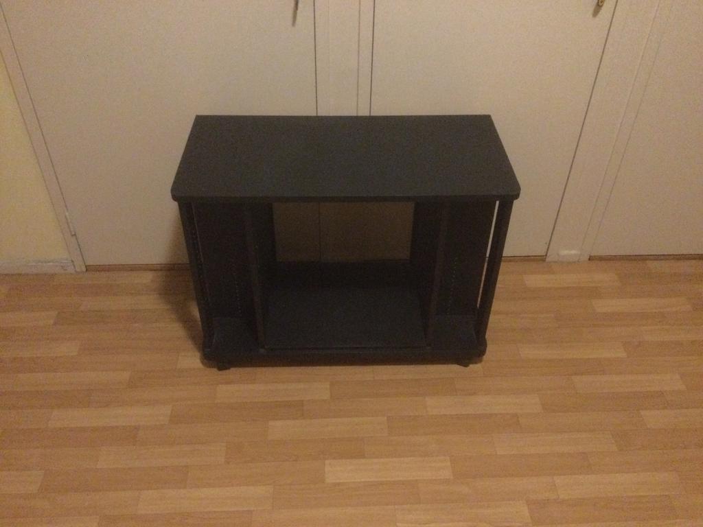 Gratis zwart tv-kastje., Huis en Inrichting, Kasten | Televisiemeubels, Ophalen, Gebruikt