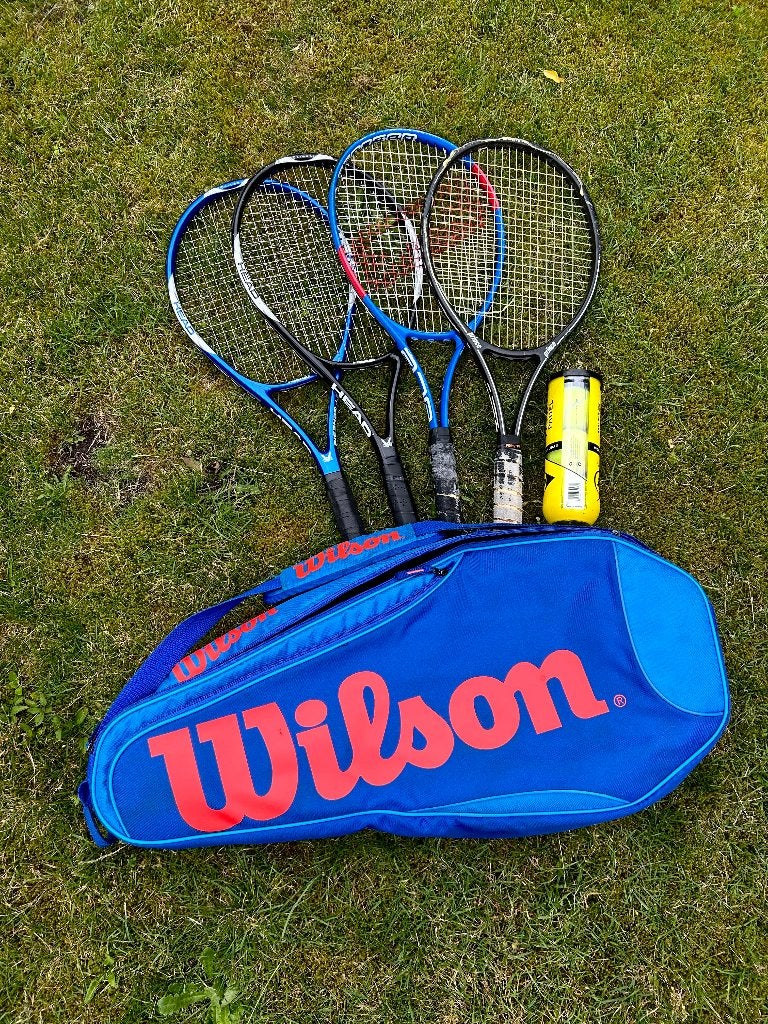 Complete Wilson tennisset – 4 rackets + tas + tennisballen, Ophalen, Zo goed als nieuw, Racket, Wilson