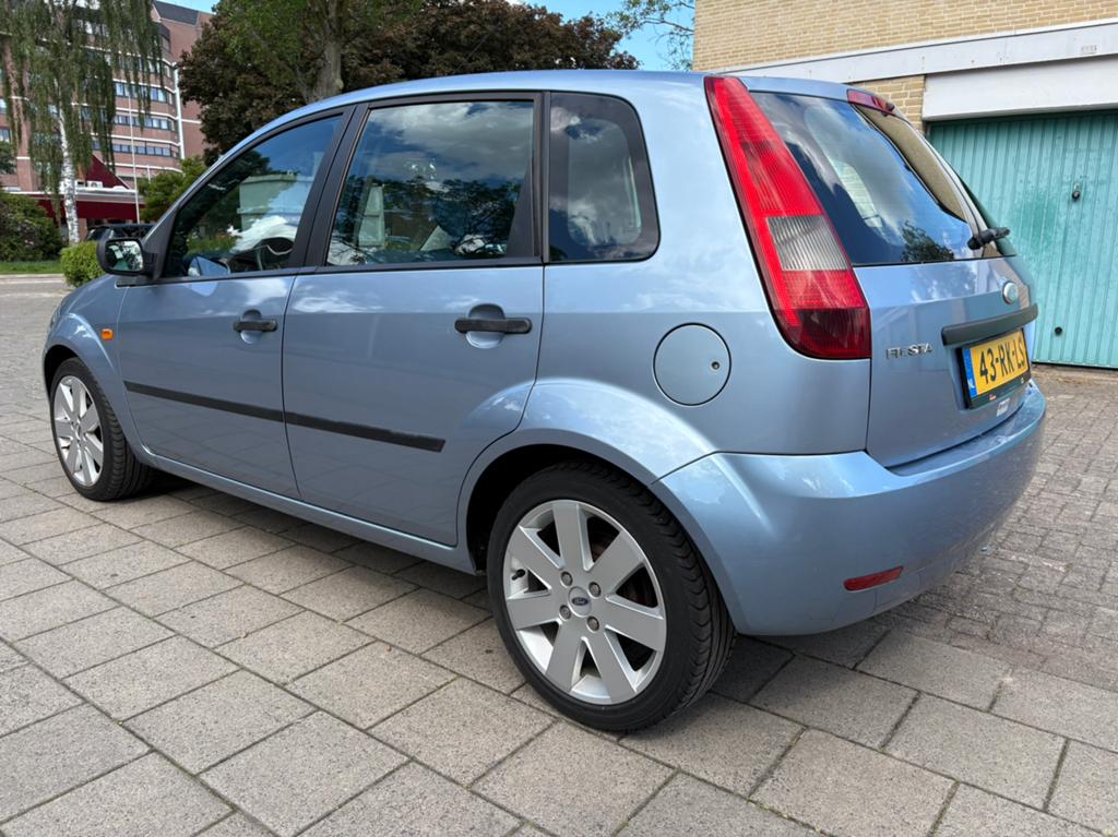Ford Fiësta 1.6 16V 5DR AUTOMAAT 2005 UNIEK/LAGE KM/NAP!, Auto's, Ford, 1596 cc, Stof, 40 €/maand, 4 cilinders