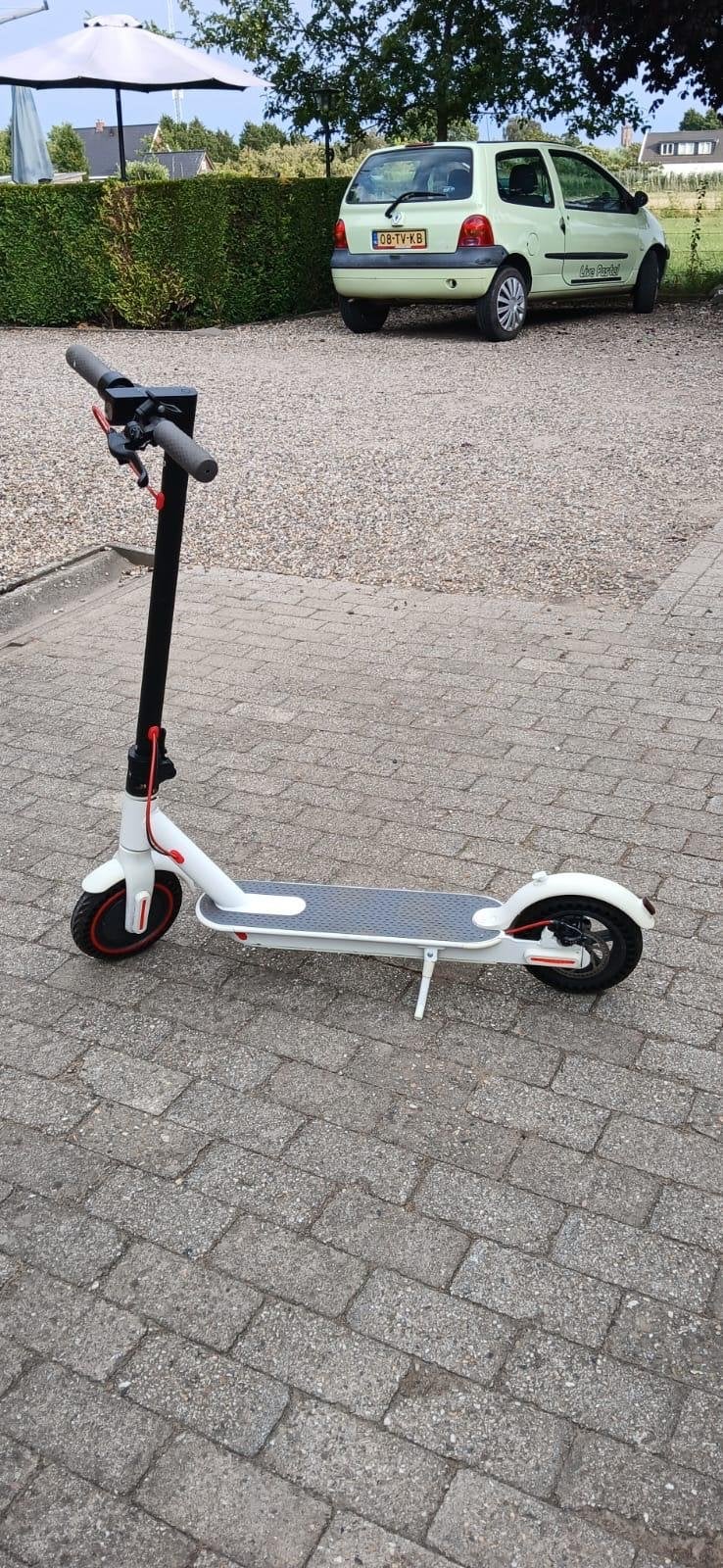 Elektrische step - 30 km/u - Wit, Ophalen, Gebruikt, Elektrische step (E-scooter)