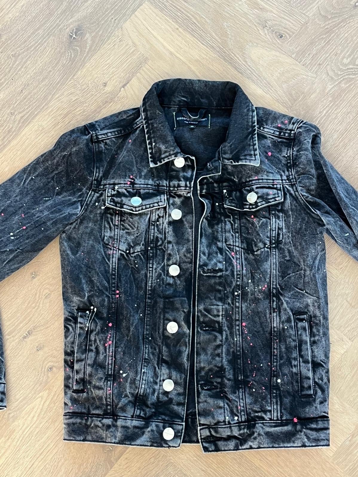 Zwarte denim spijkerjas met verfspatten - Maat XS, Kleding | Heren, Ophalen of Verzenden, Gedragen, Maat 46 (S) of kleiner, Zwart