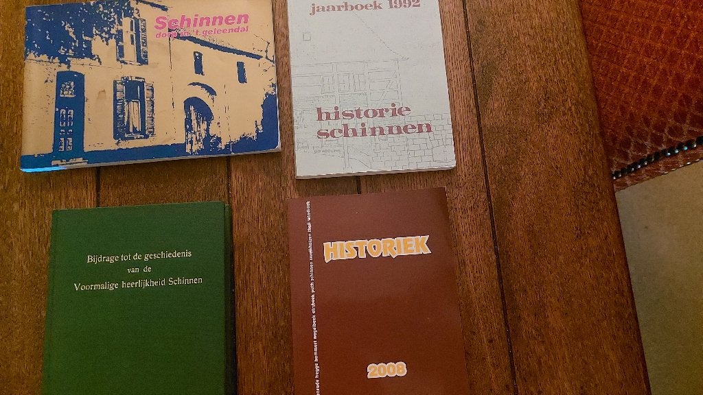 Schinnen: Bijdrage tot de geschiedenis, Ophalen of Verzenden, 20e eeuw of later, Zo goed als nieuw