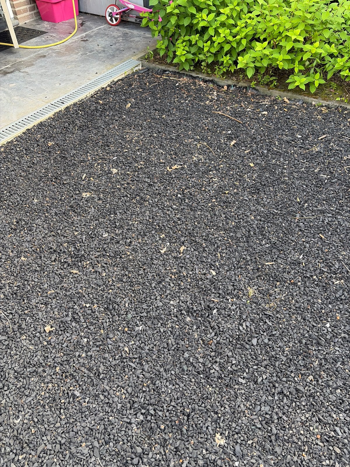 Zwart rubbergranulaat korrels/split voor tuin of speelplaats, Tuin en Terras, Ophalen, Gebruikt, Overige typen