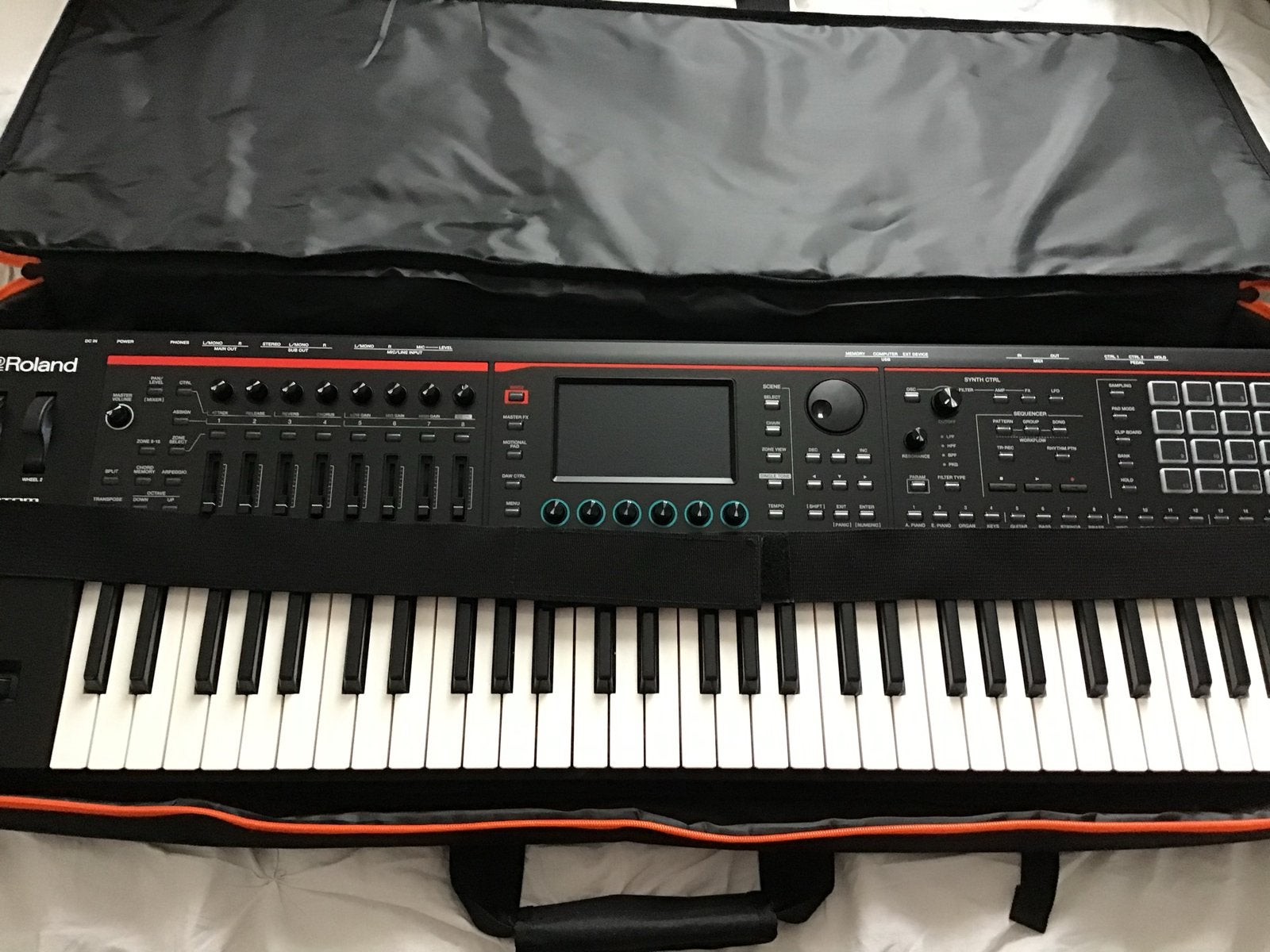 Roland Fantom-06 complete set met tas – NIEUWSTAAT – €1.150, Ophalen, 61 toetsen, Roland, Zo goed als nieuw
