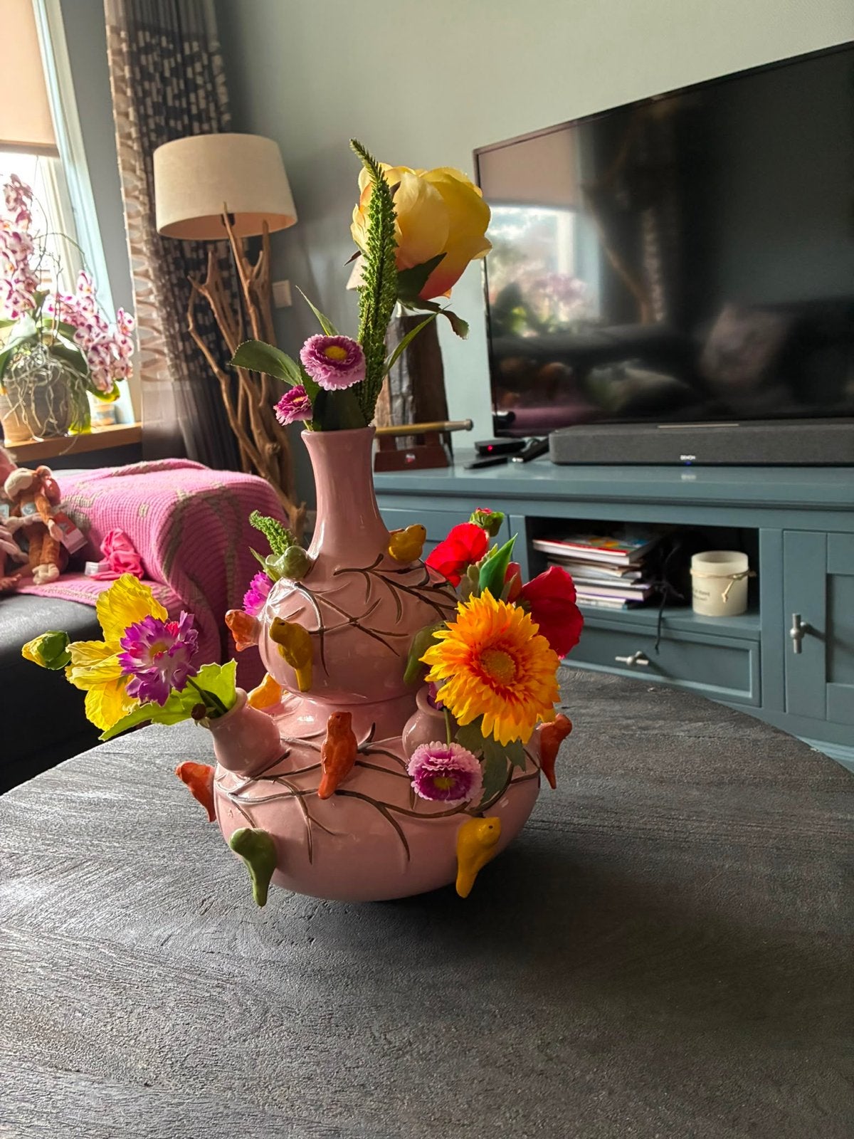 Unieke roze vaas met kunstbloemen - 2-delig design, Huis en Inrichting, Woonaccessoires | Vazen, Ophalen of Verzenden, Zo goed als nieuw