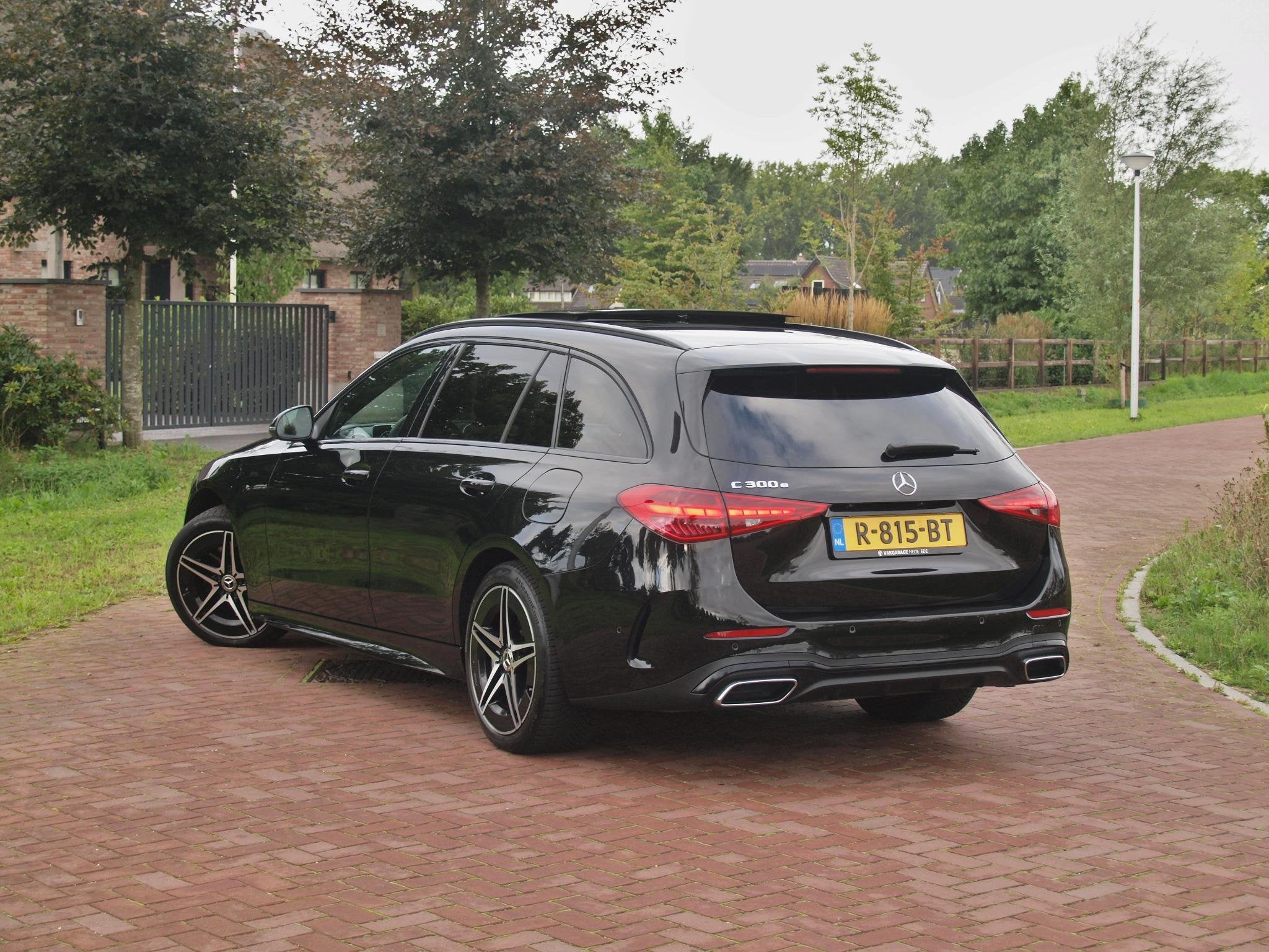 Mercedes-Benz C-klasse Estate 300 e AMG Line | Panoramadak |, Automaat, Dealer onderhouden, Achterwielaandrijving, Zwart