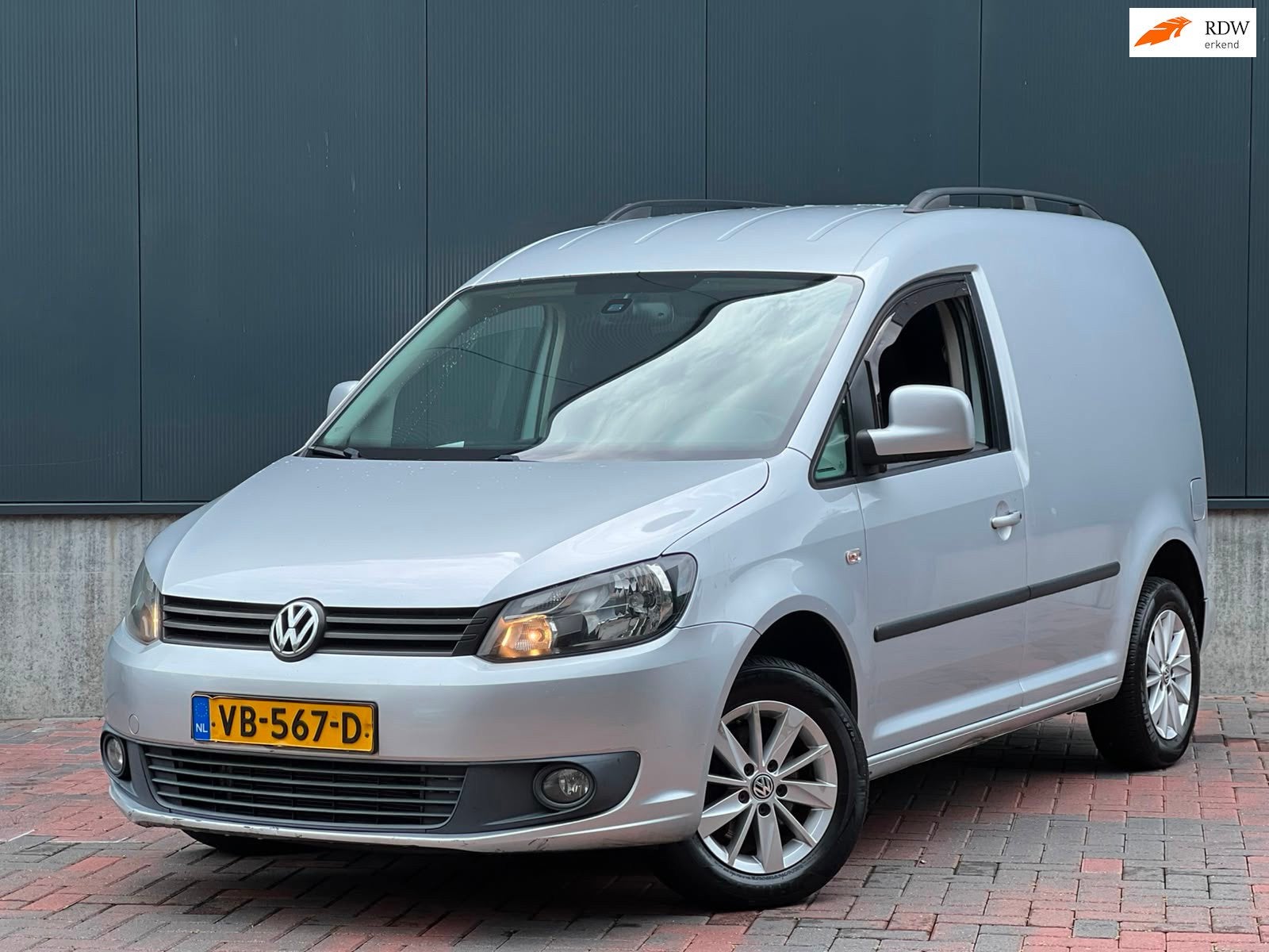 Volkswagen Caddy 1.6 TDI * Navi * Cruise * Aut * Trekhaak *, Auto's, Euro 5, Gebruikt, Zwart, 4 cilinders