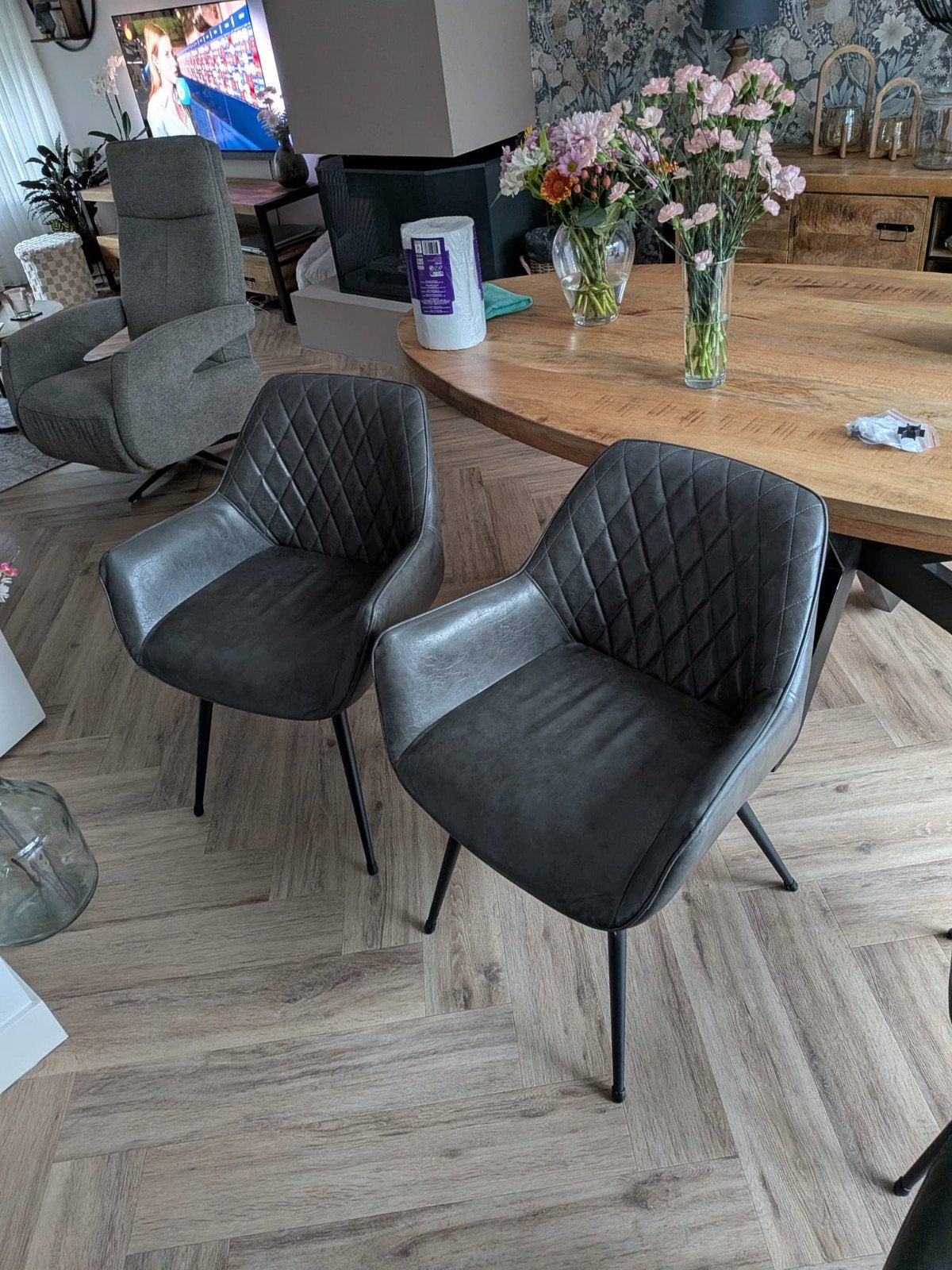 4 antraciet stoelen (goed) + 2 donkerblauwe stoelen (gratis), Huis en Inrichting, Stoelen, Ophalen, Gebruikt, Blauw