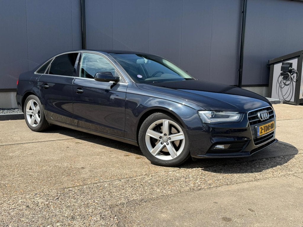 Audi A4 Limousine 1.8 TFSIe Edition / Trekhaak / Navigatie /, Voorwielaandrijving, Stof, Gebruikt, 4 cilinders
