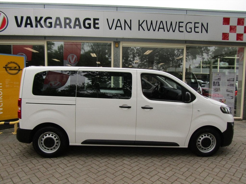 Opel Vivaro 9 PERS.BUS L2 AIRCO, CRUISE C. BLUET. 16 x, Auto's, Opel, Voorwielaandrijving, Stof, Euro 6, 1634 kg