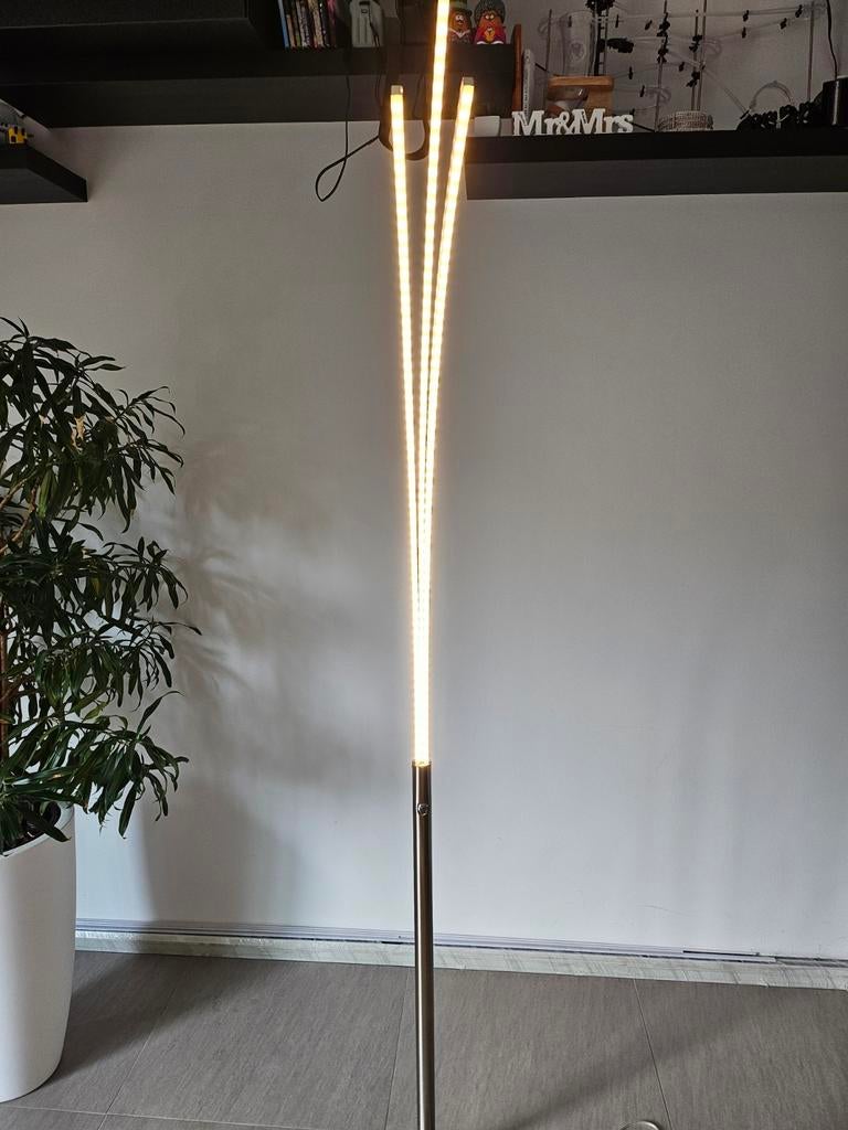 Vloerlamp, Huis en Inrichting, Lampen | Vloerlampen, Ophalen, Gebruikt, Metaal, Modern
