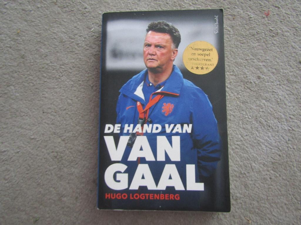 Boek: De hand van Van Gaal, Gelezen, Hugo Logtenberg, Ophalen of Verzenden, Balsport