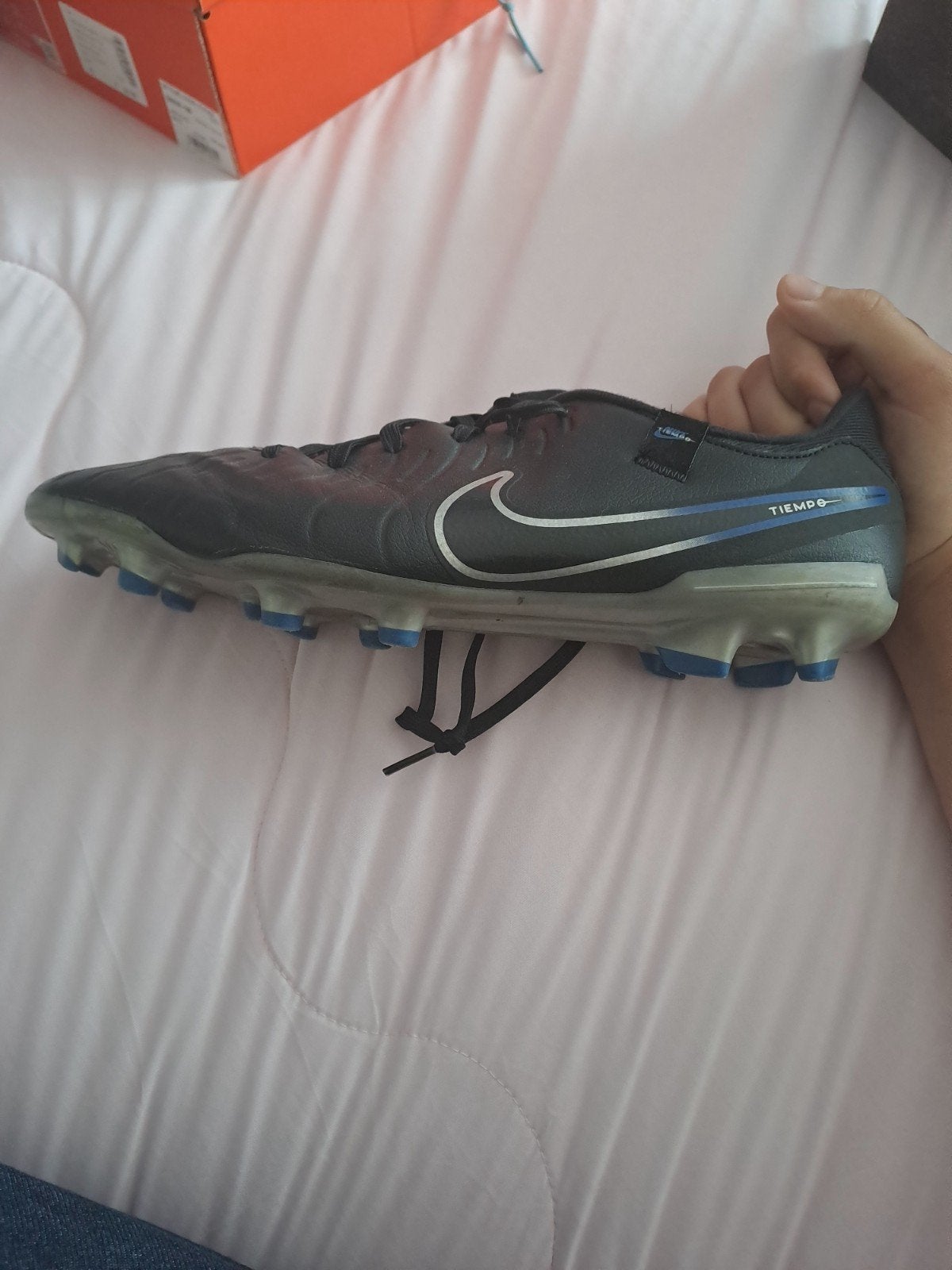 Nike Tiempo voetbalschoenen - Zwart met blauwe noppen, Sport en Fitness, Voetbal, Maat XS of kleiner, Ophalen of Verzenden, Gebruikt