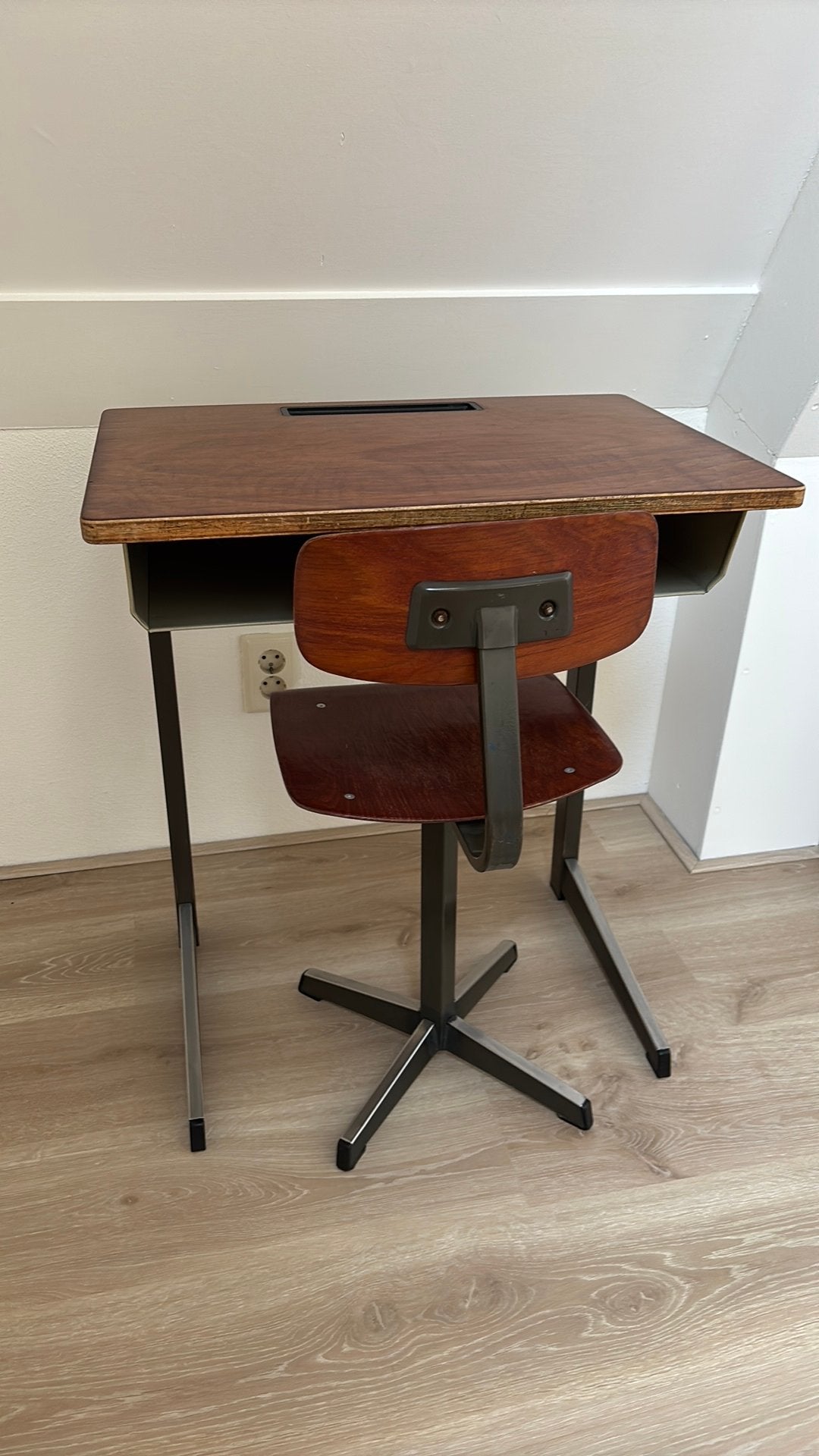 Vintage school bankje, Ophalen, Zo goed als nieuw, Tafel(s) en Stoel(en)
