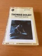 Thomas Dolby - The Flat Earth (Muziek Cassette), Cd's en Dvd's, Gebruikt, Ducoso, 1 bandje, Ophalen of Verzenden