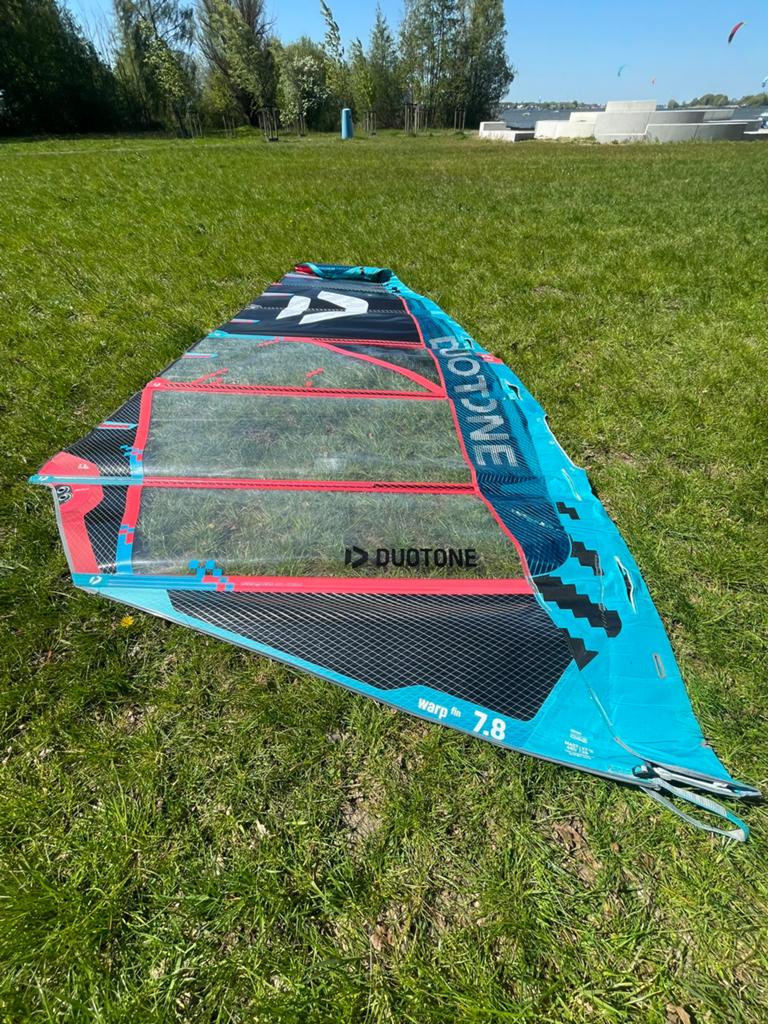 Duotone Warp Fin 2025 in 7.8m - Nieuwstaat!, Watersport en Boten, Ophalen, Zo goed als nieuw, Overige typen