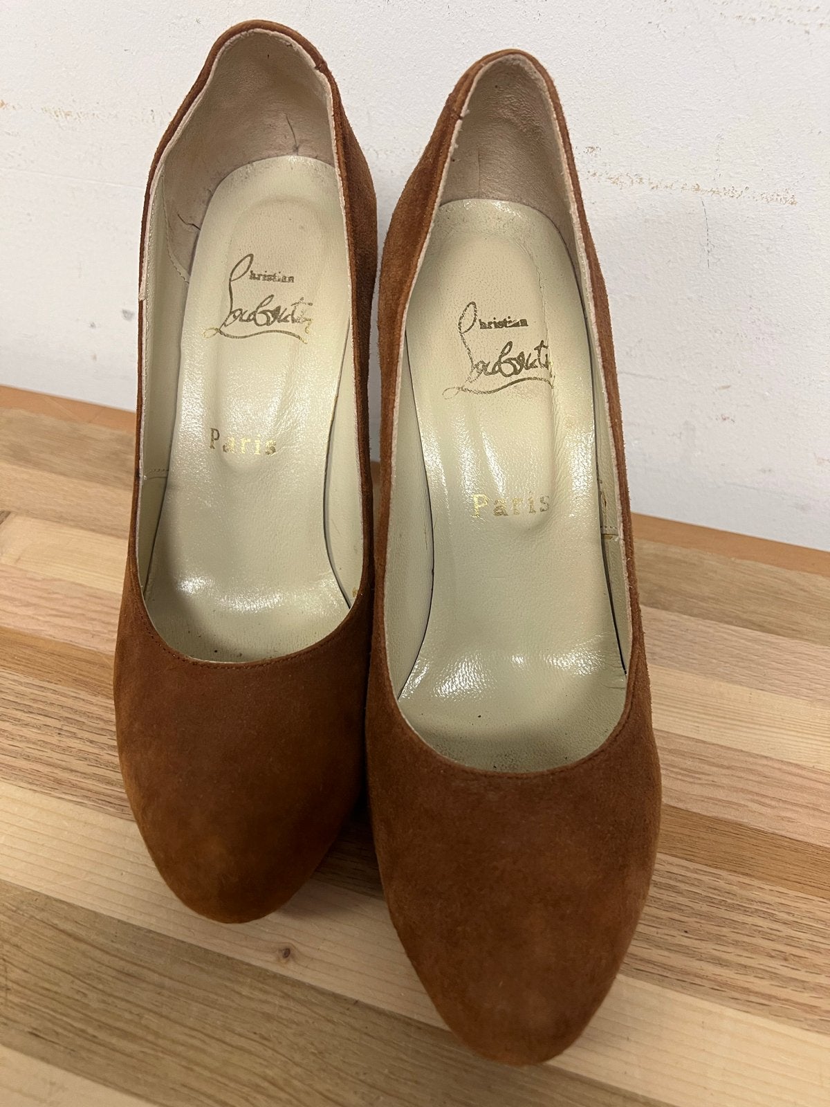 Christian Louboutin Hakken - Bruin Suède - Maat 37, Ophalen of Verzenden, Gedragen, Bruin, Pumps