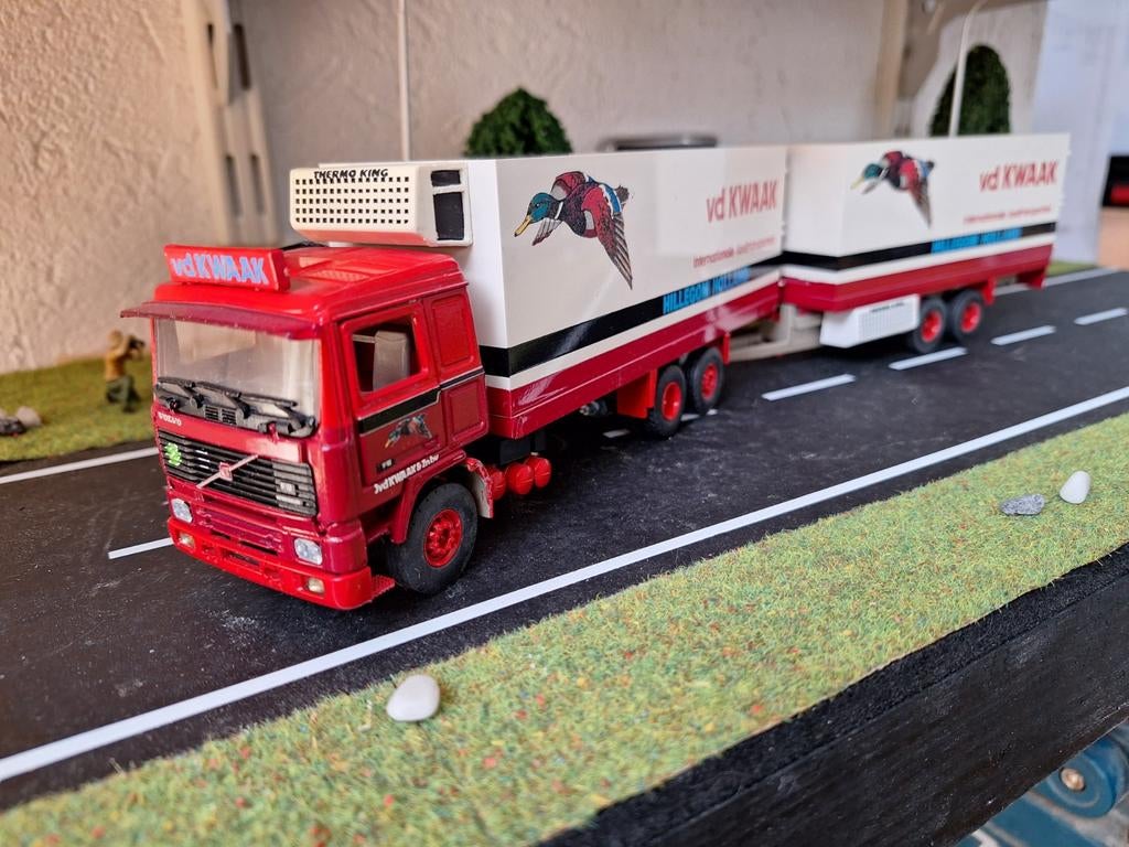 VOLVO F12   vd KWAAK.     TEKNO, Hobby en Vrije tijd, Modelauto's | 1:50, Verzenden, Zo goed als nieuw, Bus of Vrachtwagen, Tekno