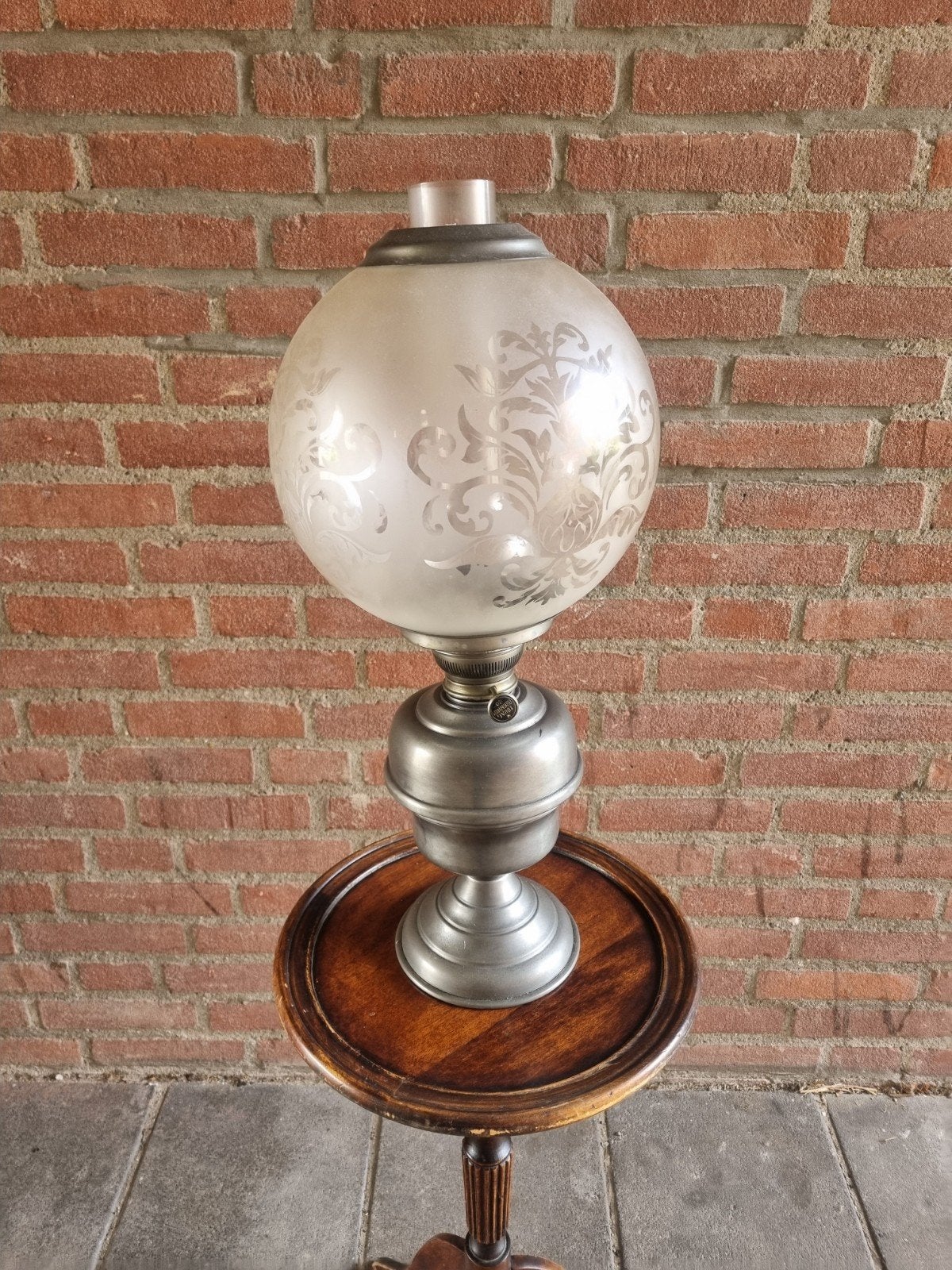Antieke olielamp met glazen kap - 54 cm hoog, Ophalen of Verzenden