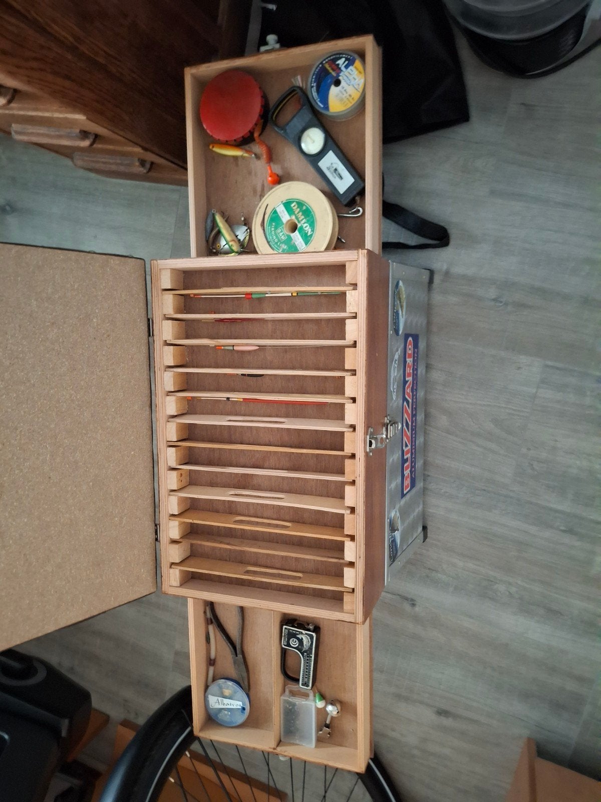 Mooie kanis me wat spulletjes, Ophalen