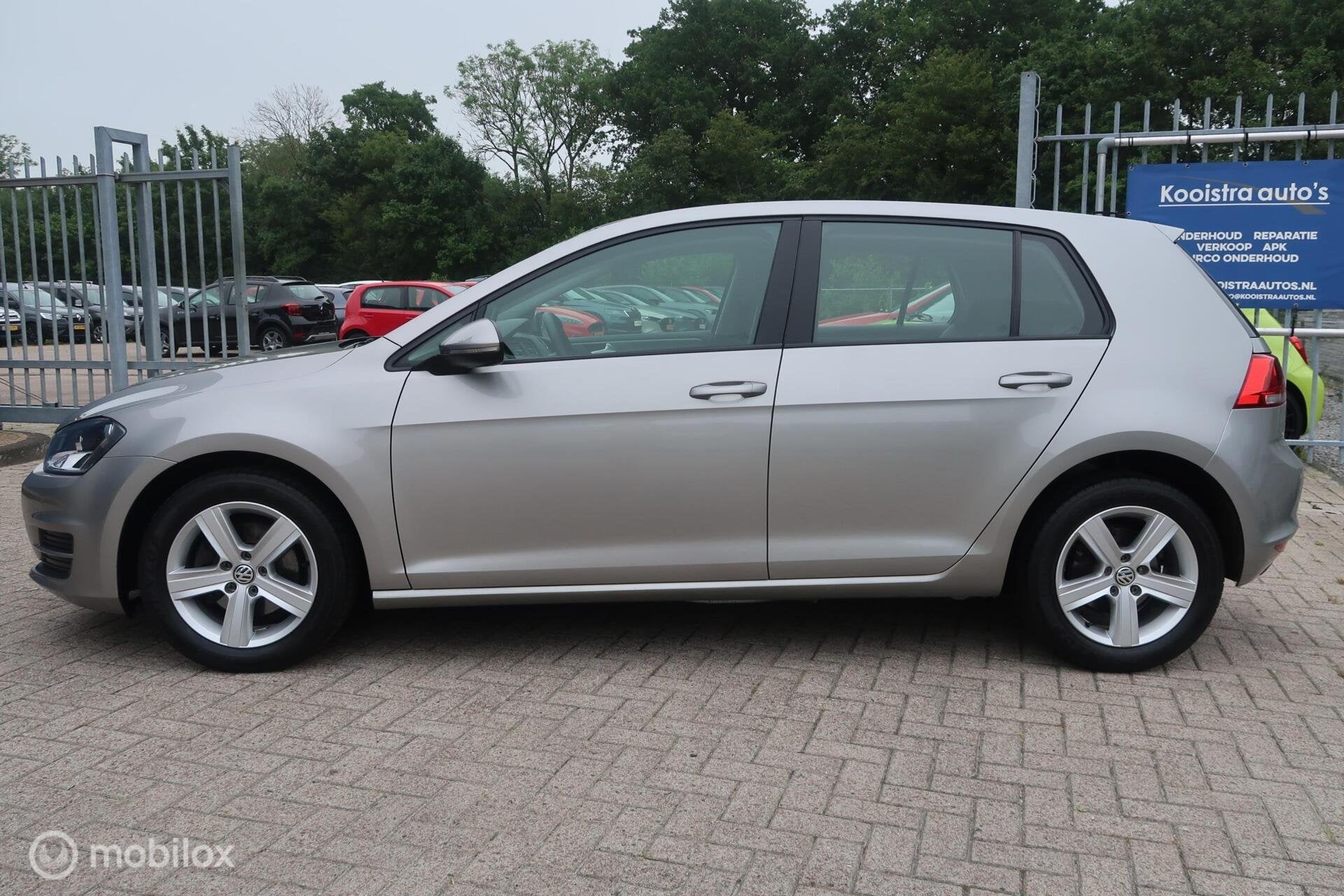 Volkswagen Golf 1.2 TSI Comfortline BlueMotion, Gebruikt, Zwart, 4 cilinders, Parkeersensor