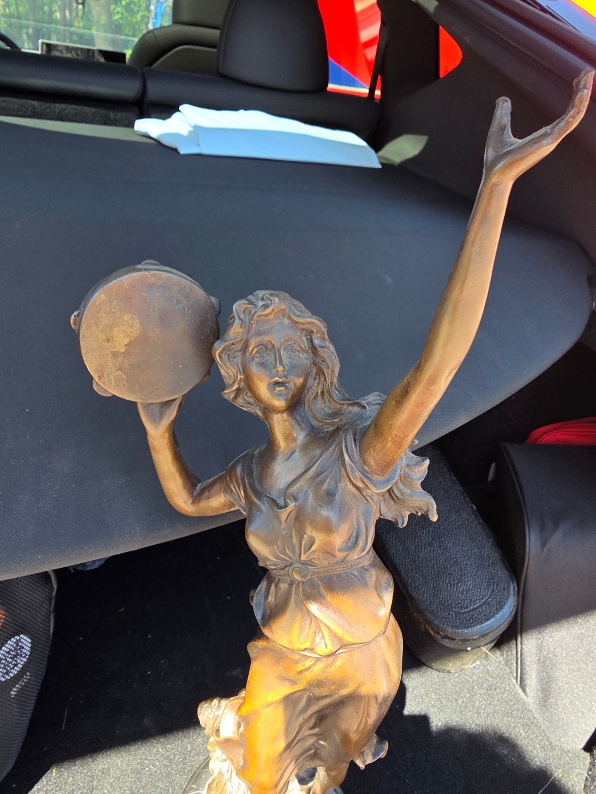 Groot bronzen beeld op marmeren voet - 55 cm hoog, Brons, Op sokkel, Beeld, Vrouw