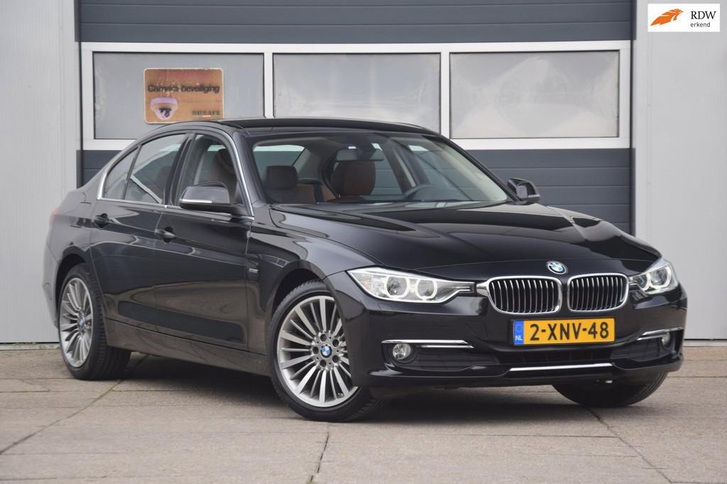 BMW 3-serie 316i Luxury High Executive LEDEREN BEKLEDING/BI-, Auto's, BMW, 1360 kg, Gebruikt, Euro 6, 4 cilinders