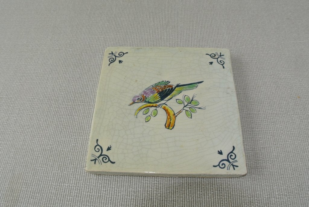 Polychroom tegel met vogel, craquelé, Antiek en Kunst, Ophalen of Verzenden