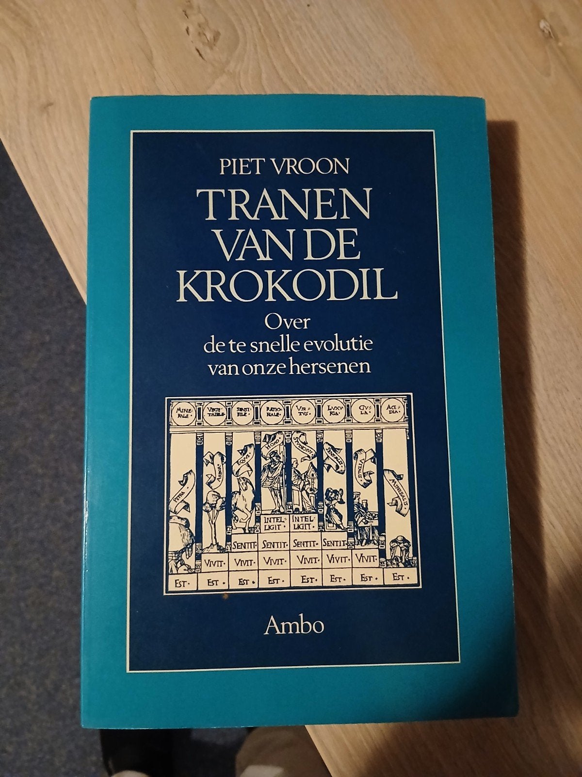 Piet Vroon - Tranen van de Krokodil, Ophalen of Verzenden, Gelezen, Piet Vroon, Sociale wetenschap