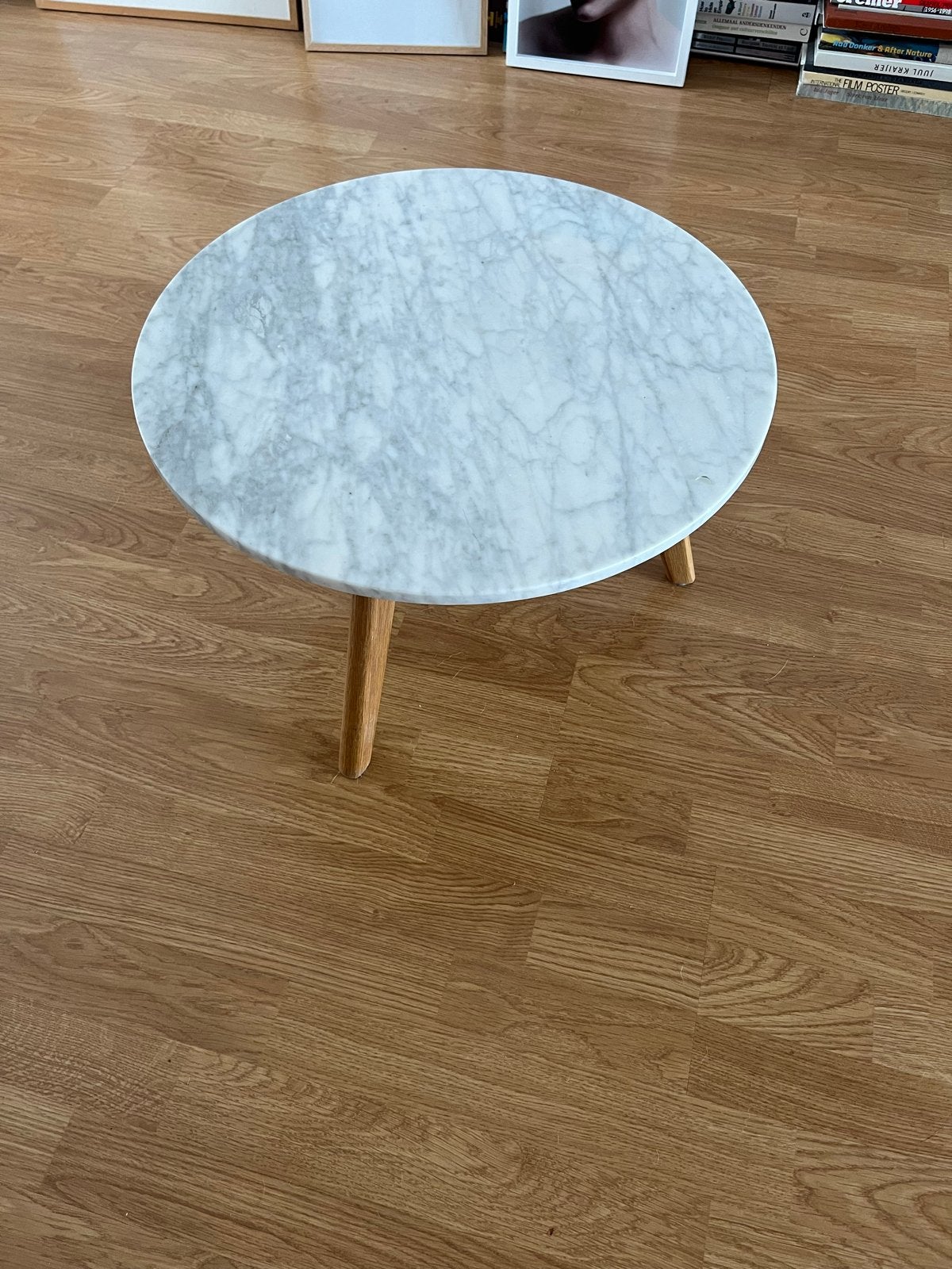 Bijzettafel van Zuiver - marmeren blad met eiken onderstel, Ophalen, Zo goed als nieuw, Rond