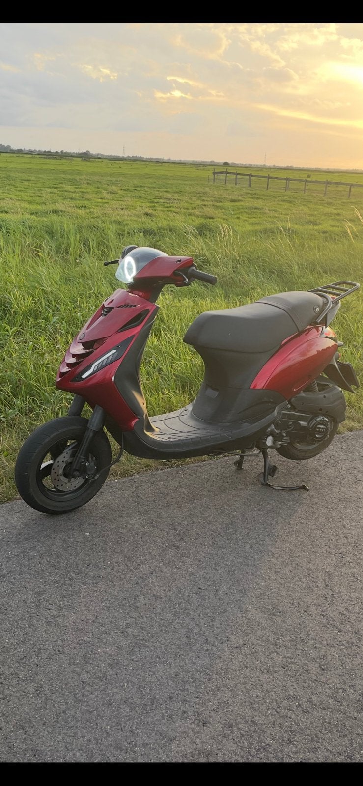 Piaggio zip 4t iget uit 2022, Fietsen en Brommers, Ophalen, Zo goed als nieuw, Benzine, Zip