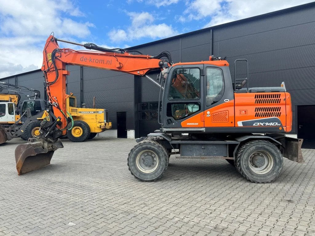 Doosan DX140-5 2017 (bj 2016), Zakelijke goederen, Machines en Bouw | Kranen en Graafmachines, Graafmachine