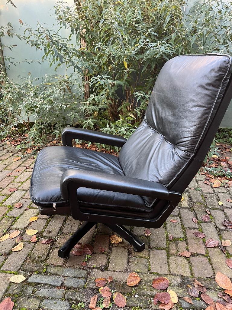 King Chair WK Möbler zwart leer zgan, Ophalen, Vintage Loungen Mancave, 75 tot 100 cm, Leer